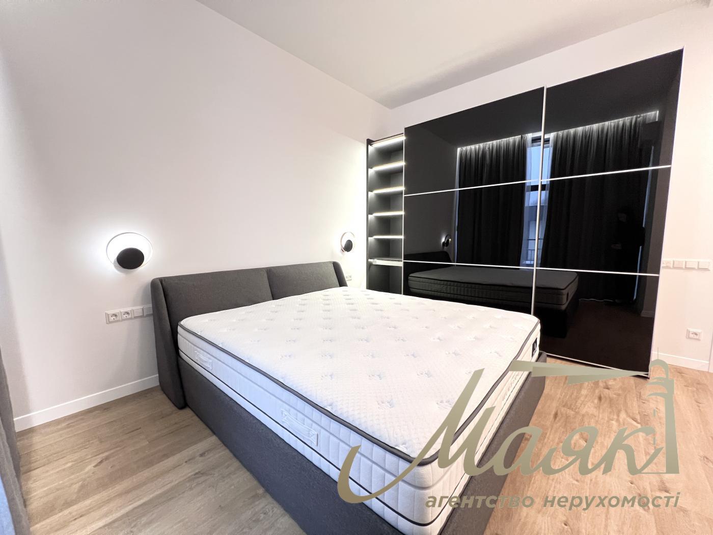 Оренда заміського будинку на Осокорках у котеджному містечку "Блакитна Лагуна"