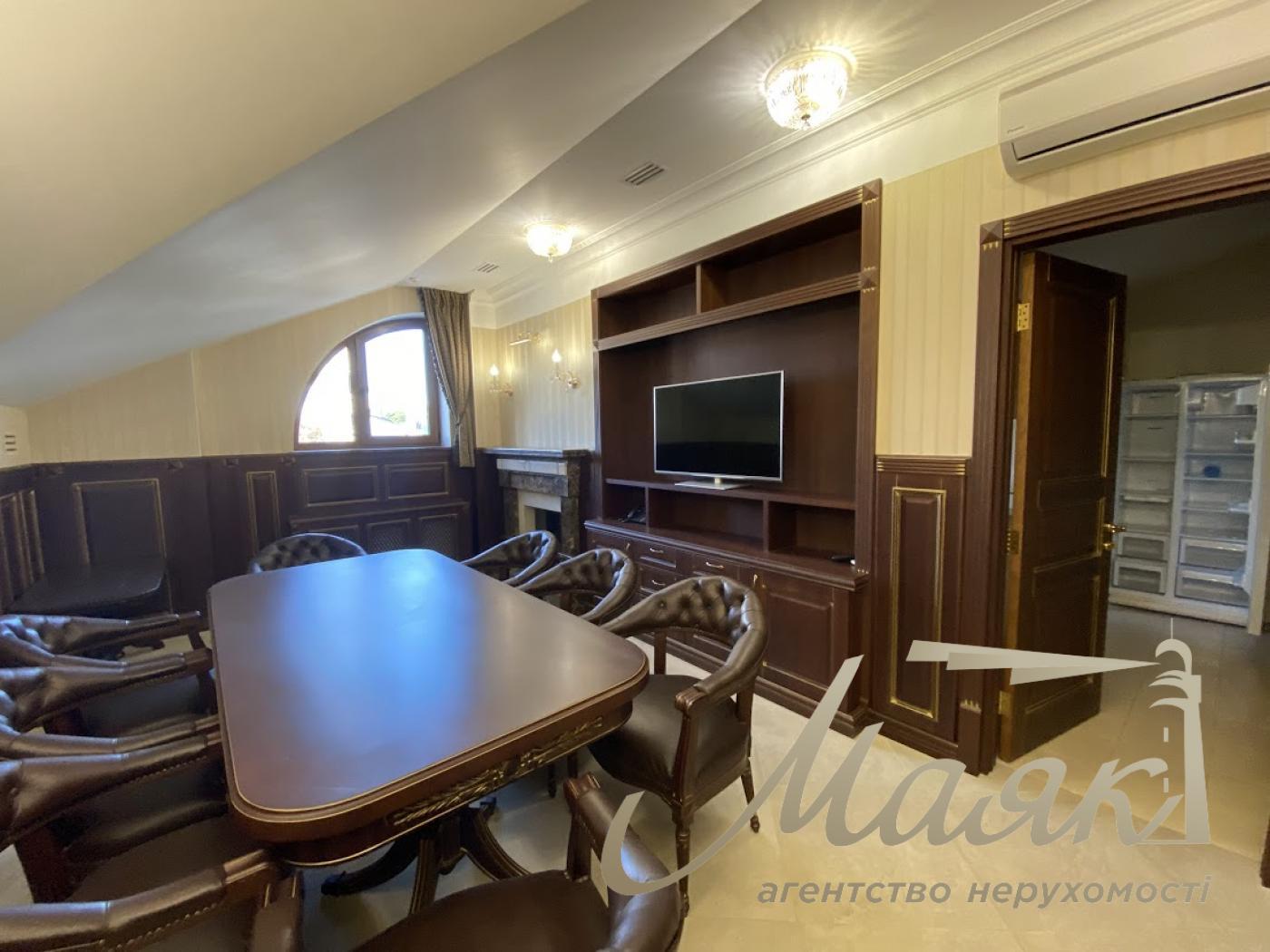 Sale of office 264 m2 in the center of Kyiv, Trehsvyatitelskaya street