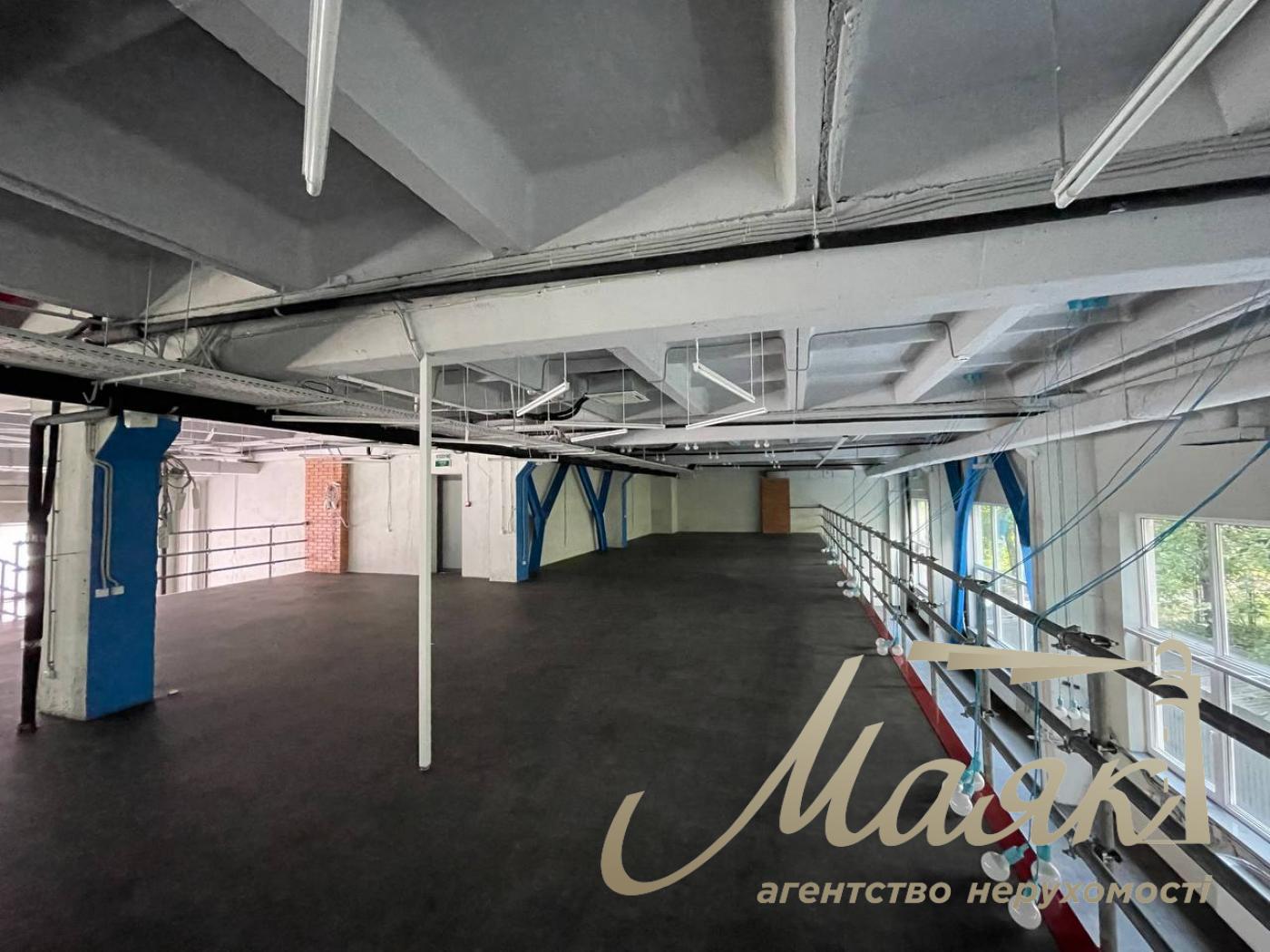 Аренда офисного помещения 1712м2 возле м. Политехнический институт