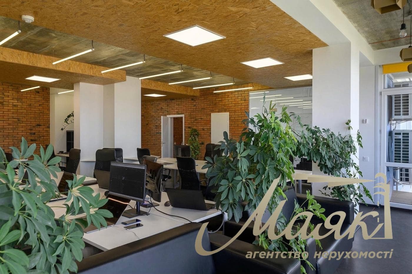 Оренда офісу площею 246,8 м² у ЖК «Андерсен» на вулиці Січевих Стрільців