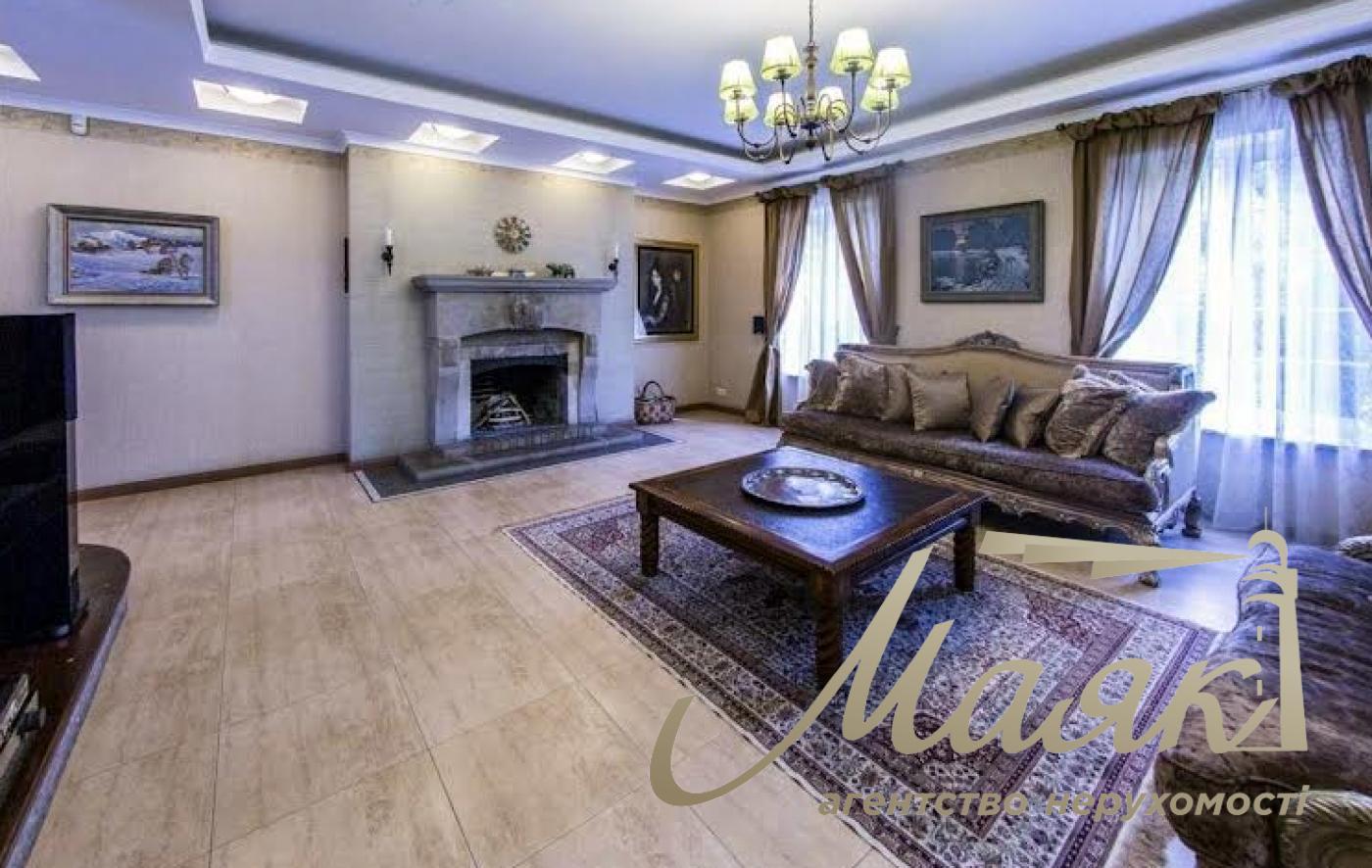 Оренда будинку площею 430 м², що розташований у сосновому лісі на ділянці 50 соток із ландшафтним дизайном у с. Романків.