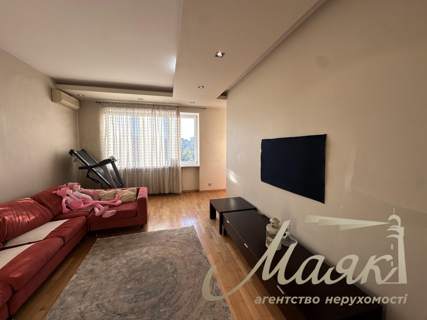 3-bedroom apartment (122 m²) for rent at 10-A Ivasyuka Ave.