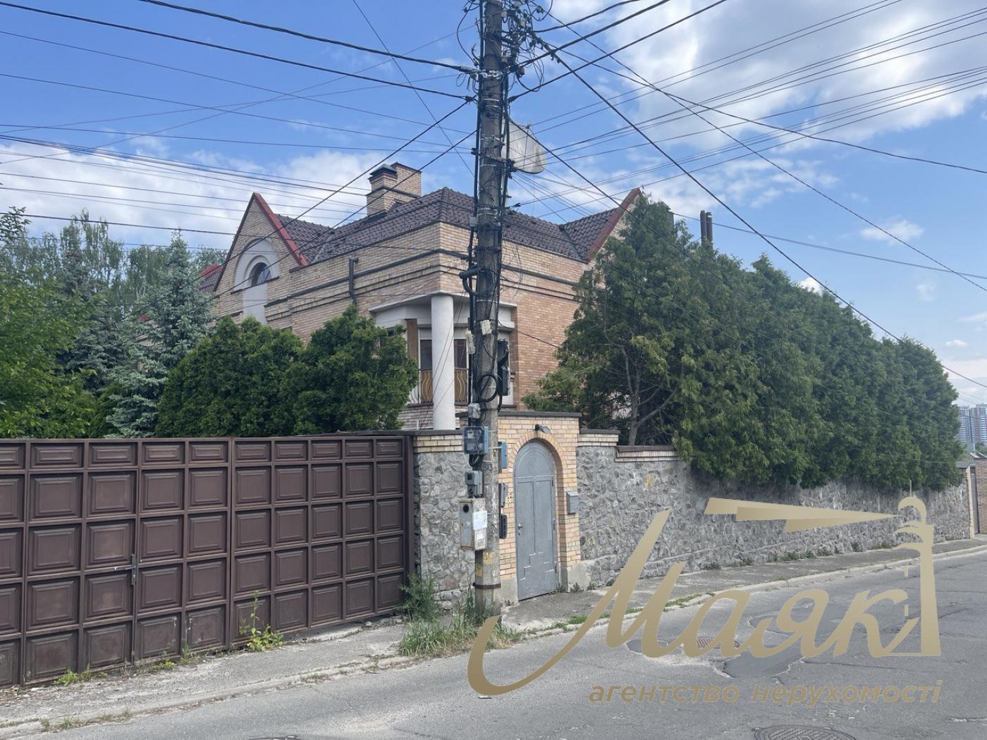 Продажа дома 800кв.м возле  Площади Шевченка