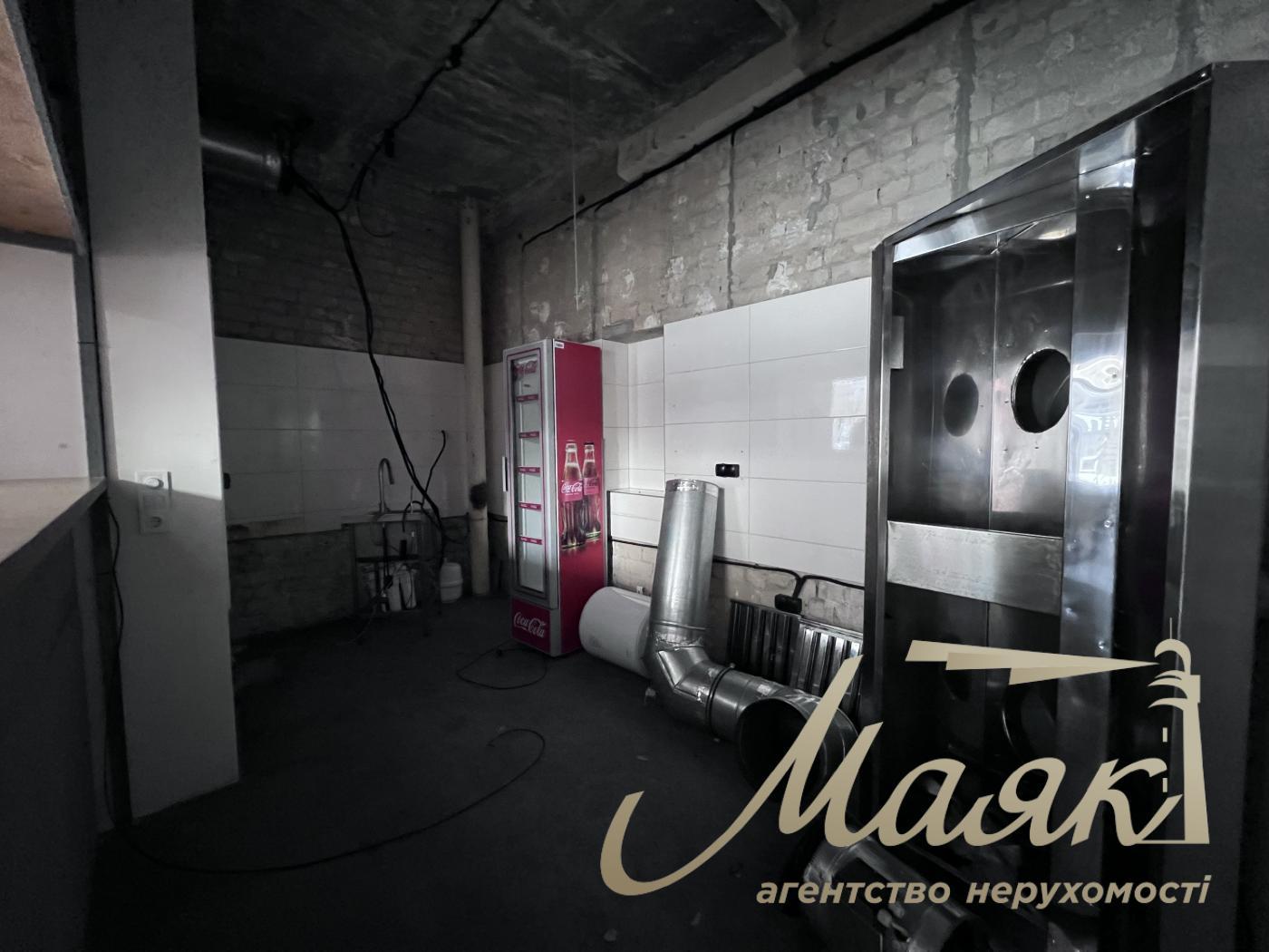 Оренда фасадного приміщення 30 м² 15 кВт окрема витяжка перший поверх
