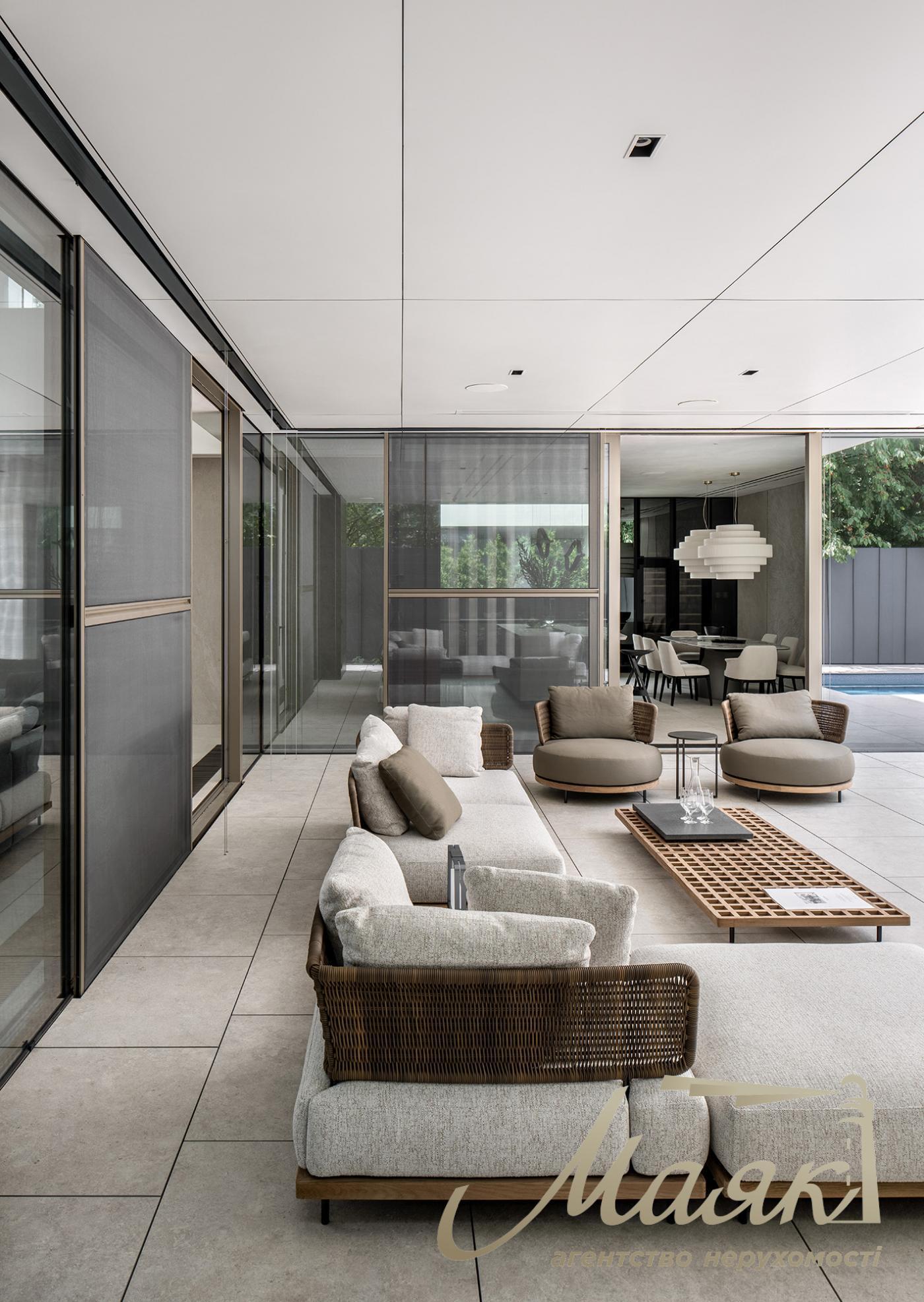 Продажа дома, 305 м2 с бассейном, участок 11 соток, Плюты