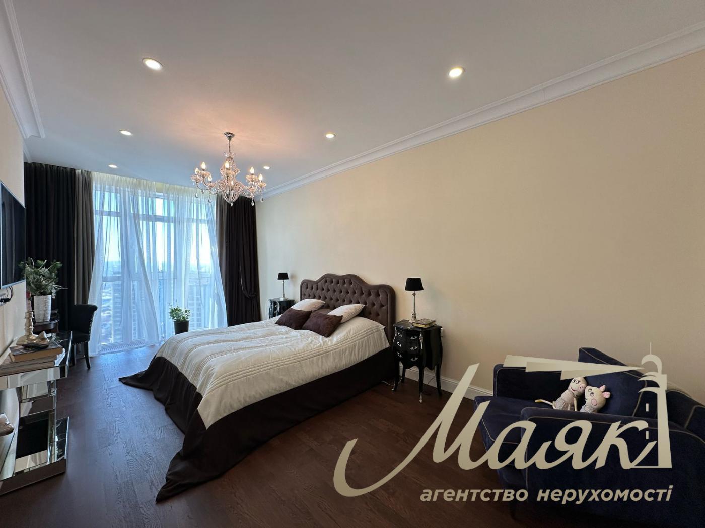 Sale of apartment 156m2 in residential complex Novopecherskie Lipki, Andreya Verkhoglyada st., Pechersk, Kyiv