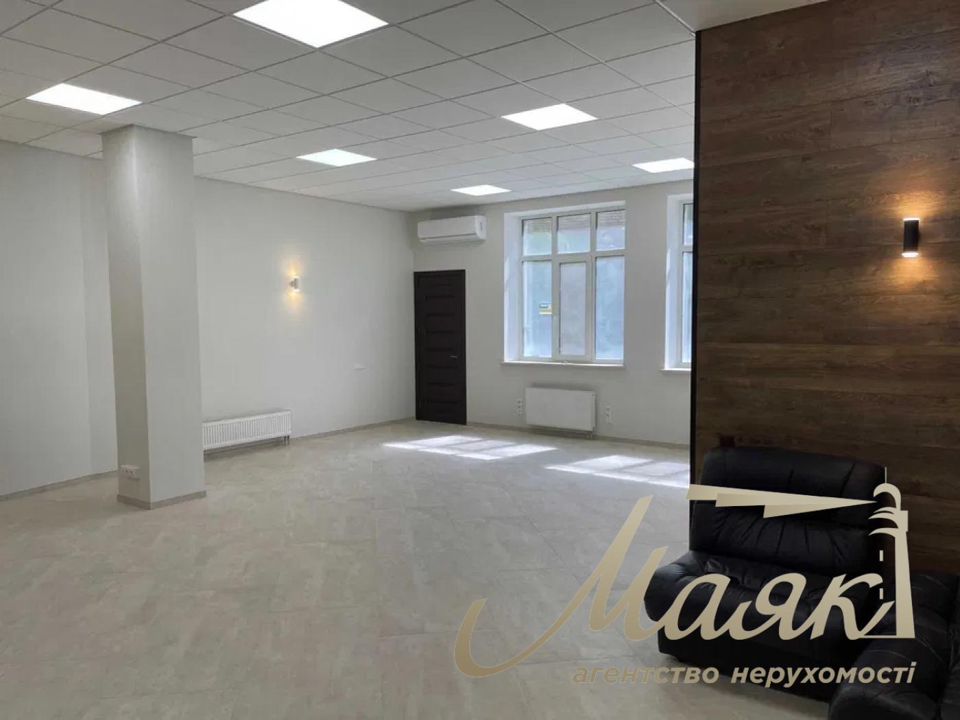 Аренда фасадного помещения 100м, ул. Щекавицкая