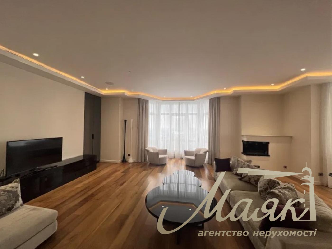 Rent 3-room apartment 198m2 st. Grushevskoho 9A