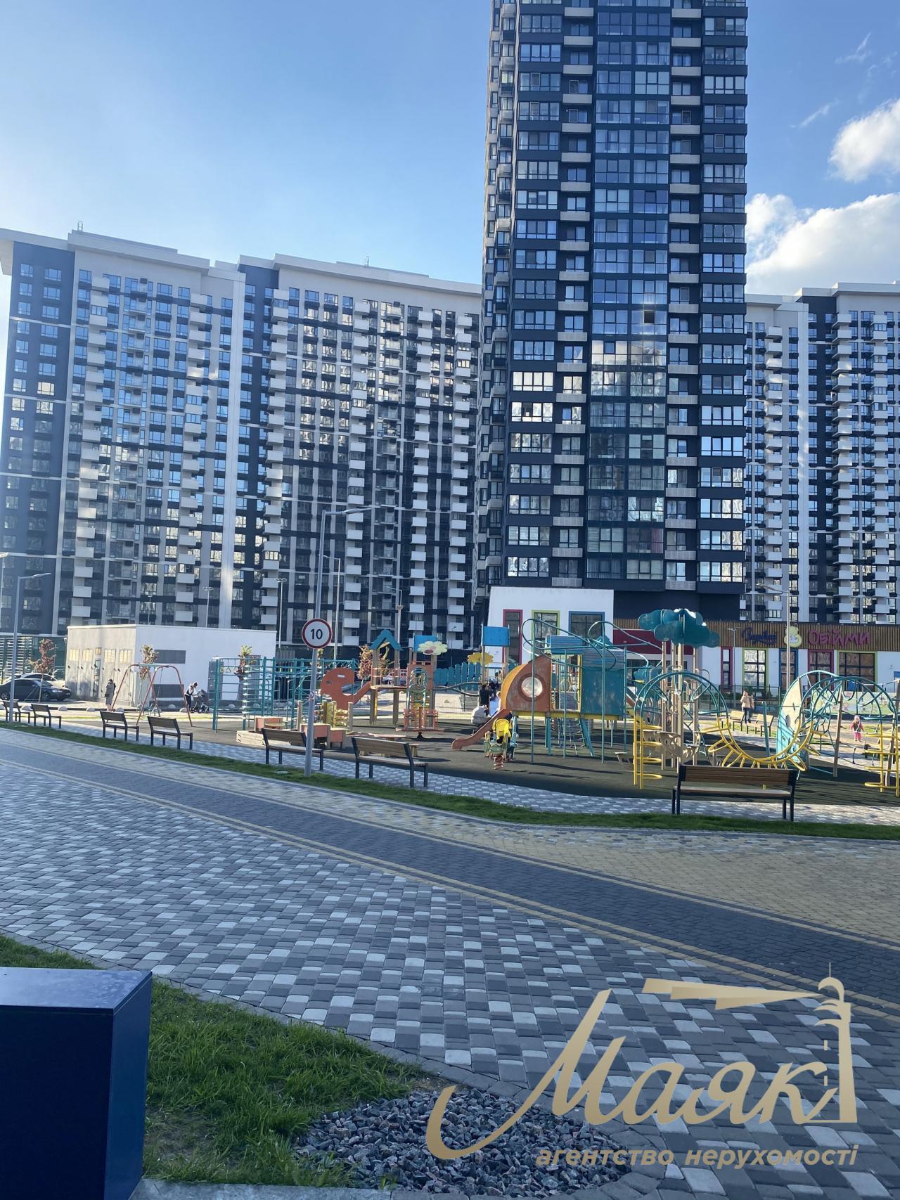 Продаж Торгова площа вул. Зарічна, Осокорки, м. Київ