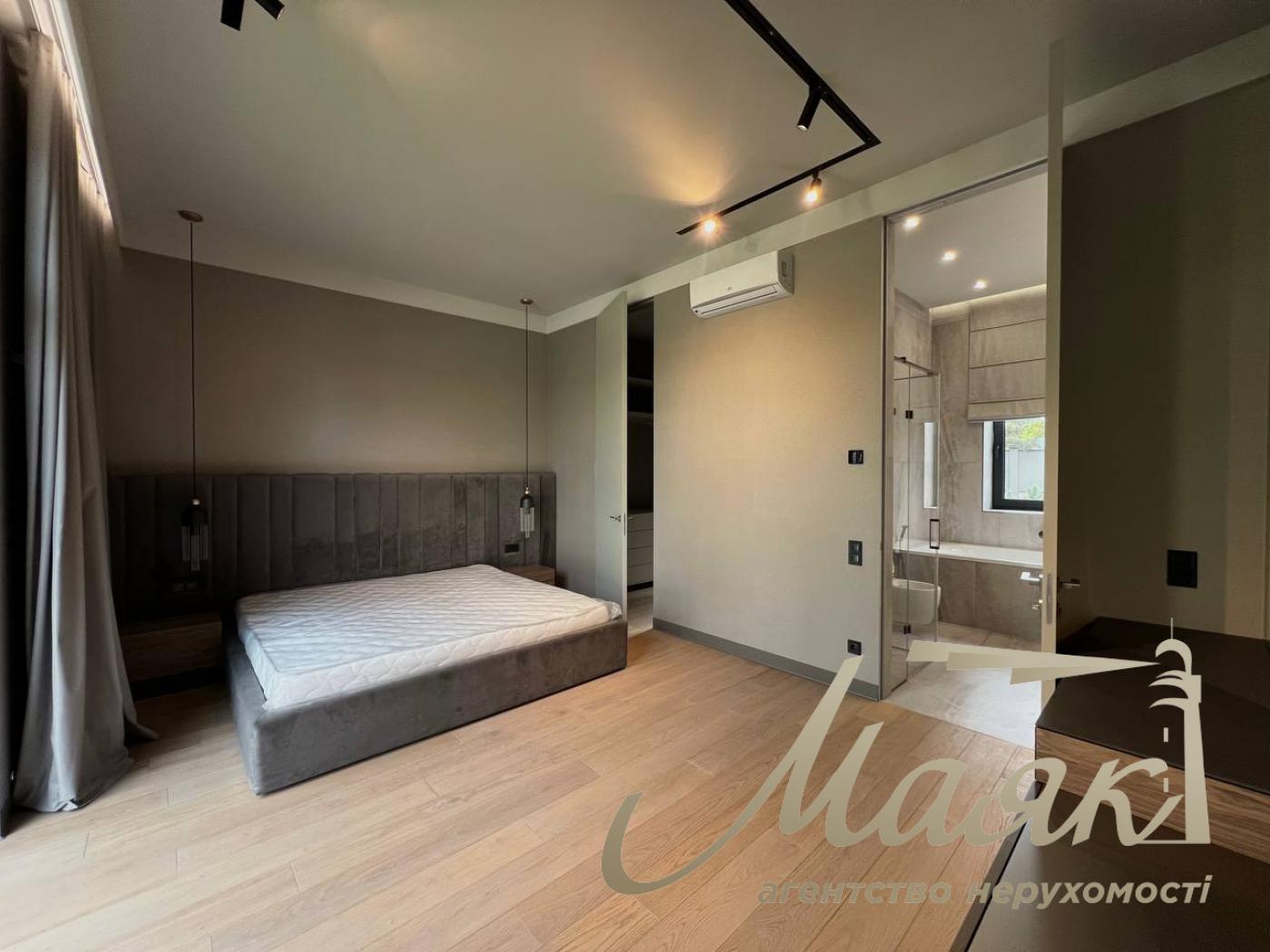 Modern one-storey house with swimming pool in Kozyń