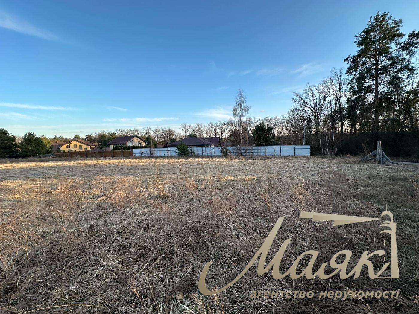 Sale of a plot of land in the forest in the town. village Kruglik.