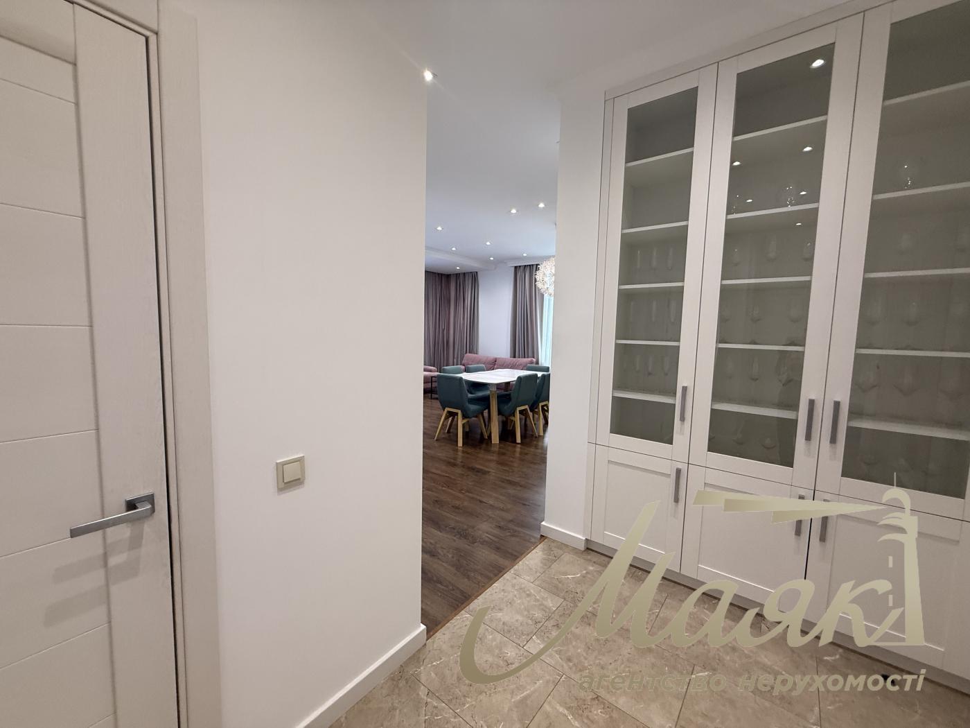 Оренда 3-кімнатної квартири в ЖК "Новопечерські Липки", вул. Андрія Верхогляда, Центр