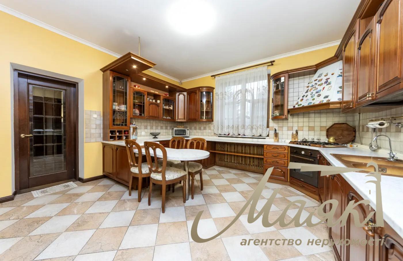 Продажа элитного дома 631м2 в Киеве, Голосеевский р-н, с.Вита-Литовская, пров. Залужный