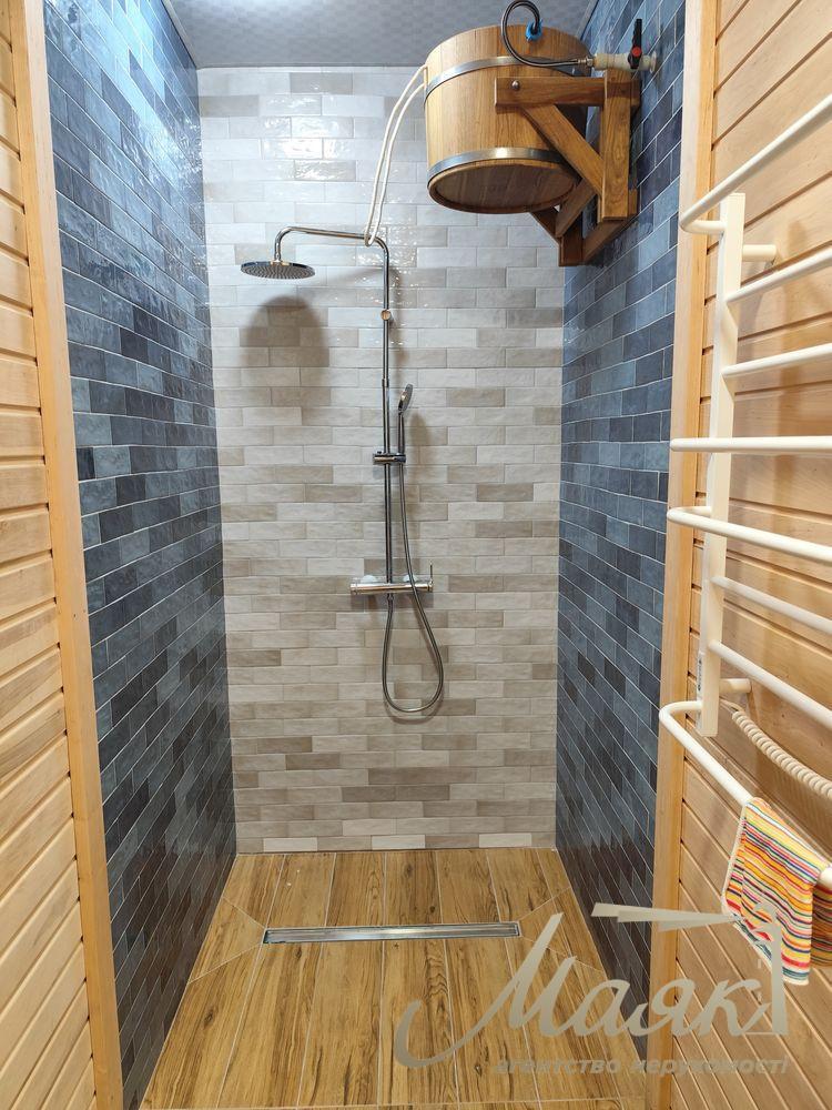 Продаж нового будинку загальною площею 275 м² на доглянутій ділянці 8,7 соток с. Гореничі