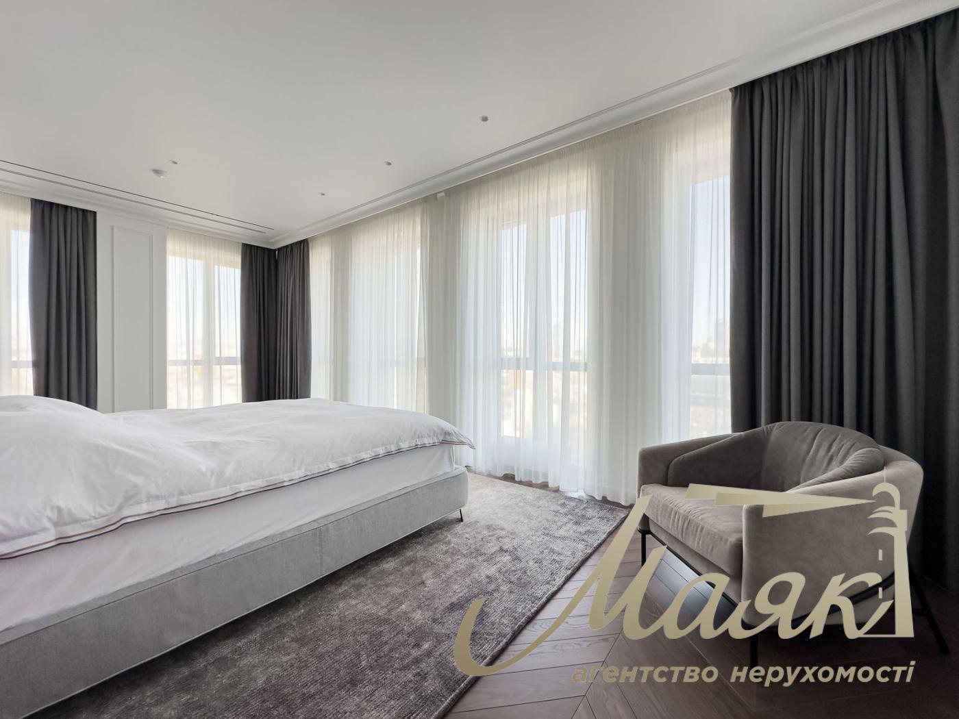 Rent of an exclusive apartment 300m2 in the residential complex Chicago Central house, Antonovicha st. (Gorky), 44