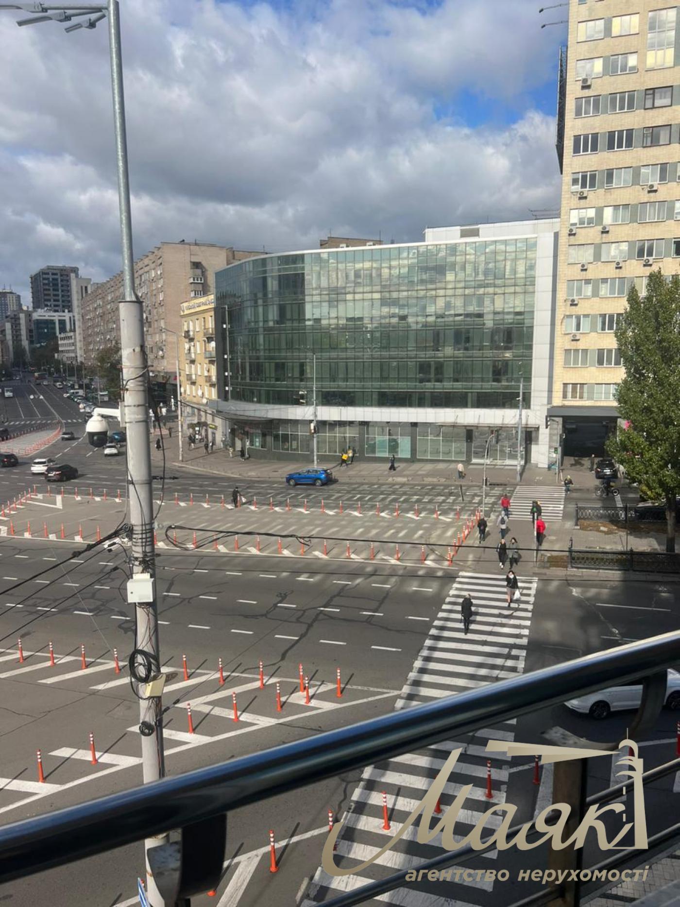 Аренда офисного помещения 320м2 возле метро Университет