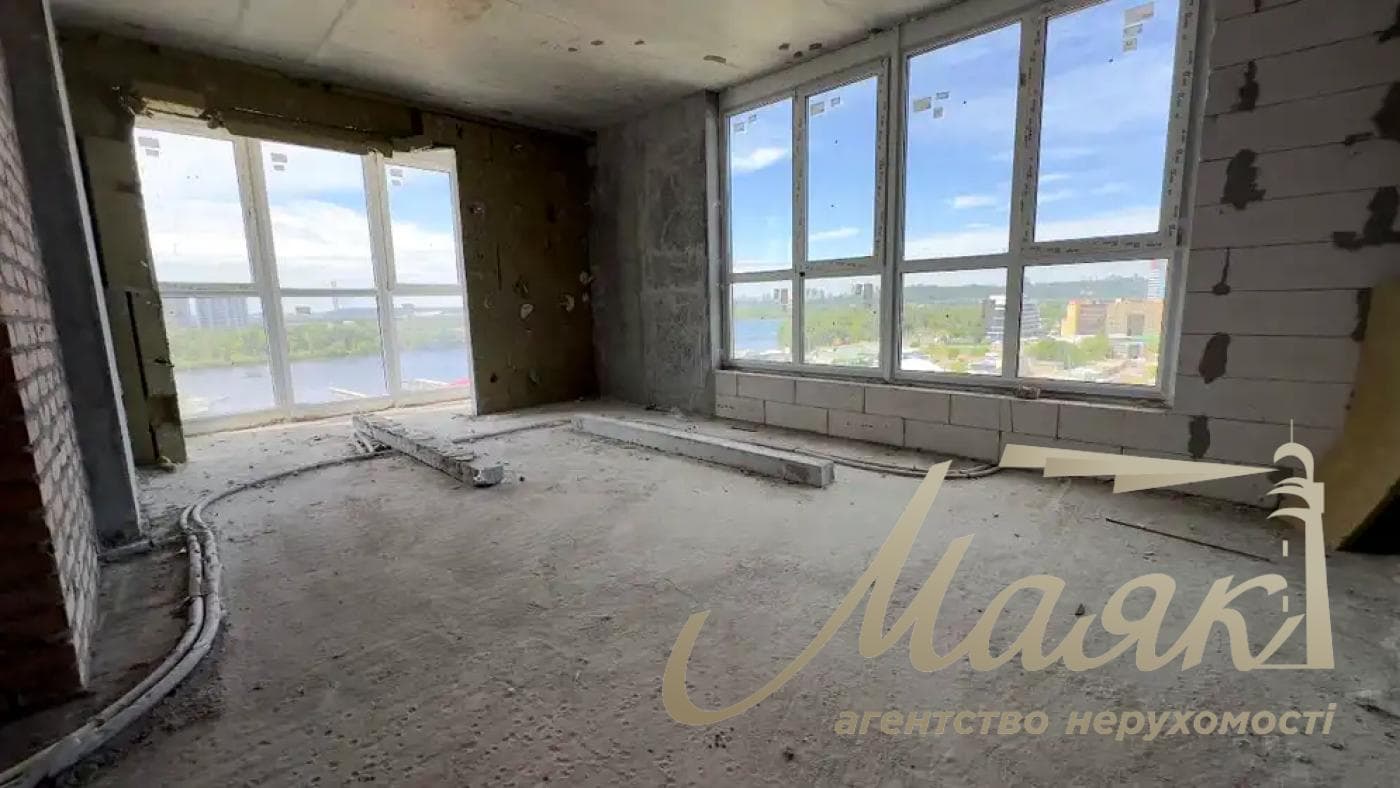 Продаж 2-кімнатної квартири з гарним видом площею 61 м² у ЖК «Урловський-1», вул. Причальна, Дарницький район, Київ