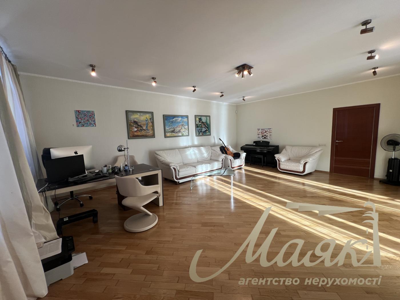 Rent of a 3-storey house 460m2, Goloseevsky district, Myshelovka.