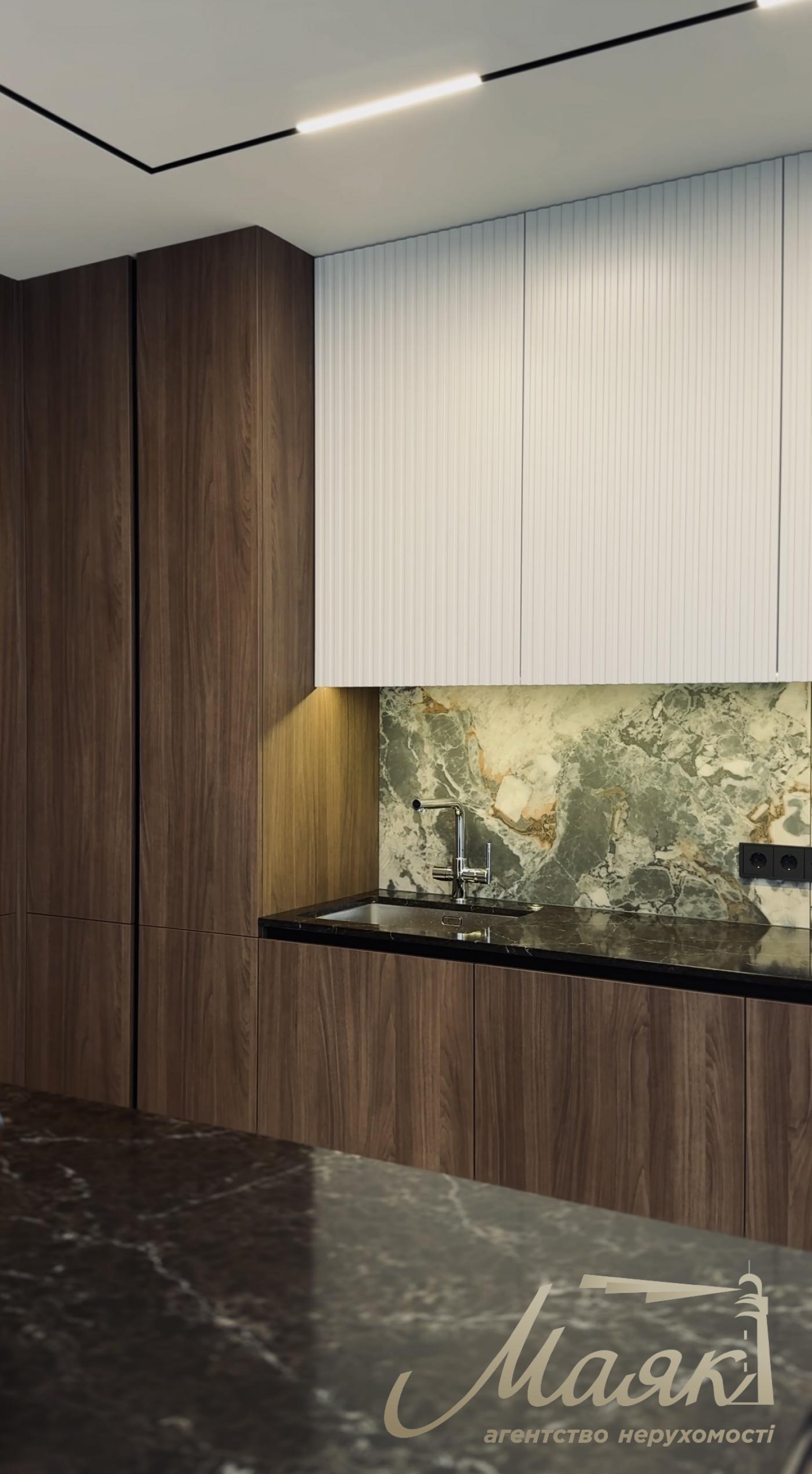 Продаж квартири 120m2 в ЖК Французький квартал 2, вул. Джона Маккейна 3а, Центр, Київ