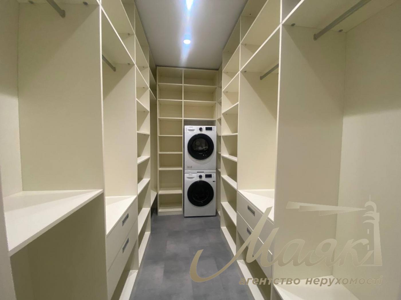 Rent of a 3-room apartment in the Atlantic residential complex at 118 Antonovich Street.