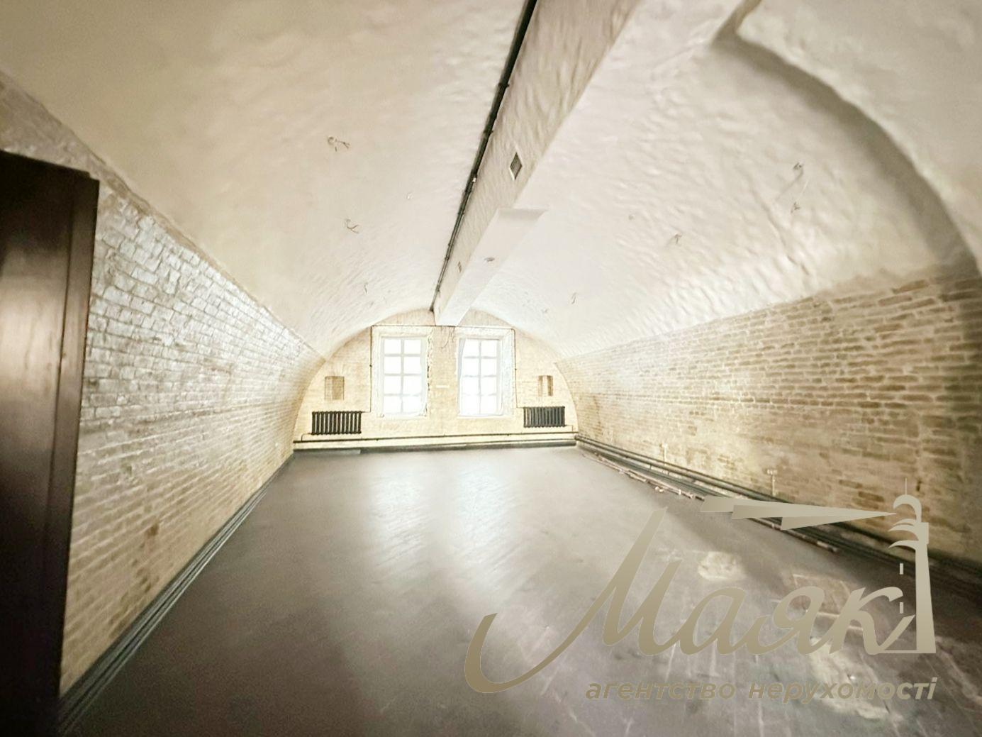 Rent of facade commercial premises m.Pecherskaya 200-600m2
