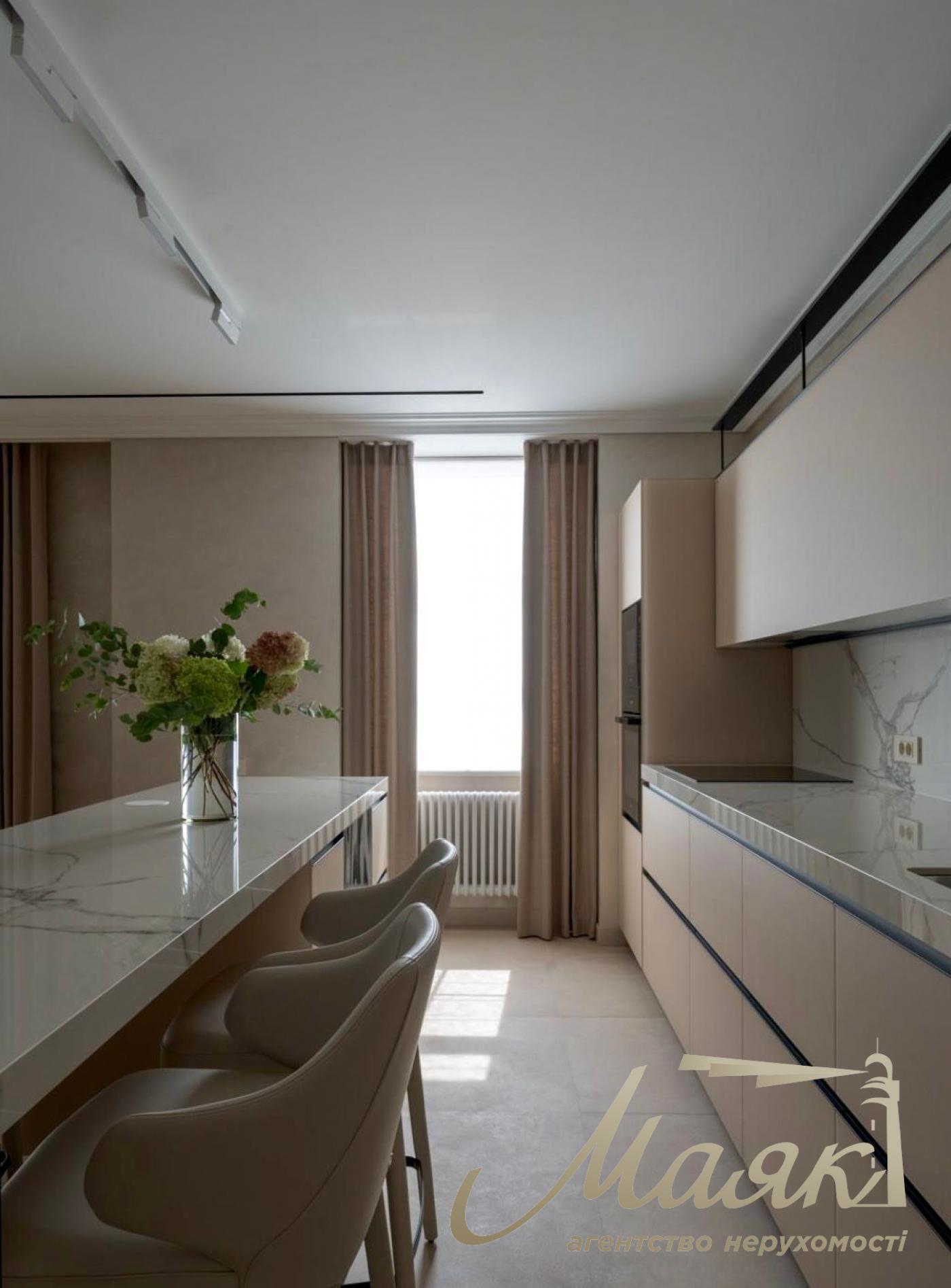 Продаж квартири в ЖК Да Вінчі, вул. Олеся Гончара 35, історичний центр Києва