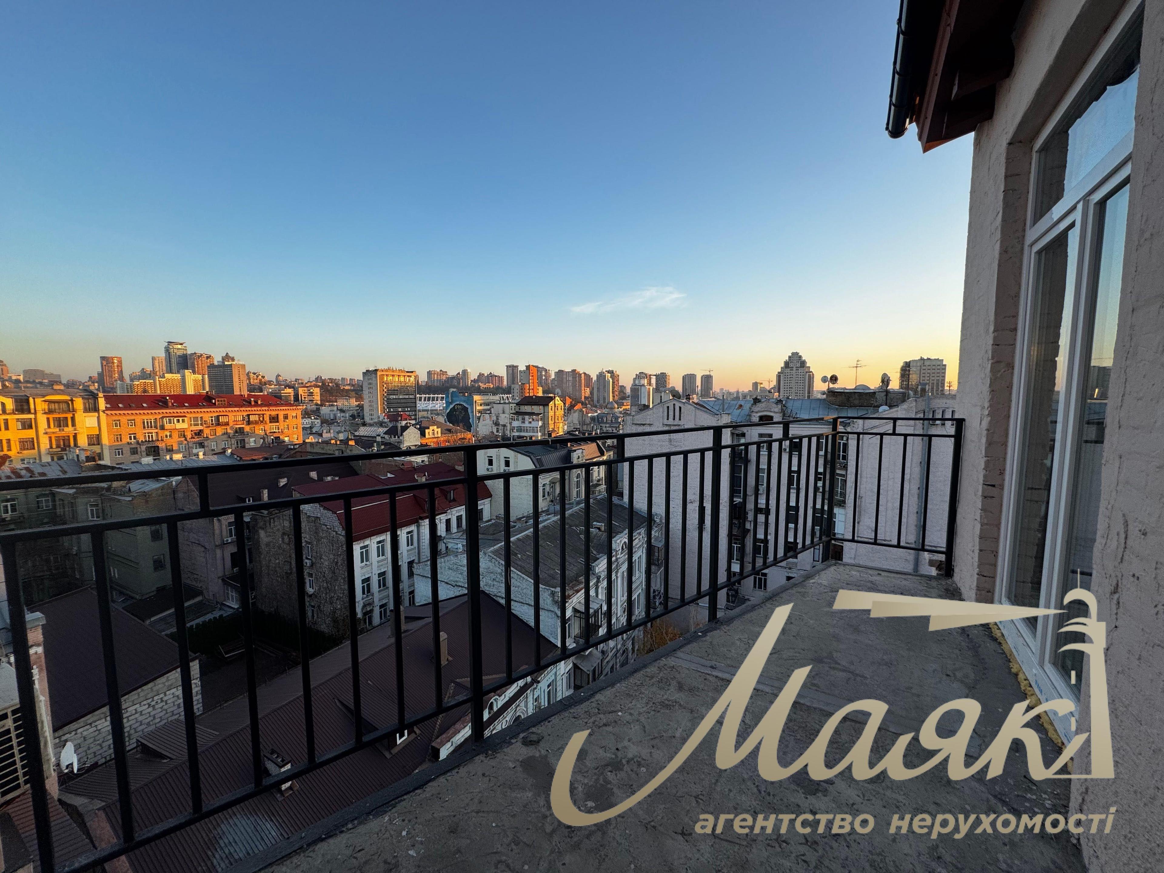 For sale penthouse with a terrace and a panorama of the center of Kiev, address: Antonovycha street 3A, area: 184 m² Pecherskiy district.