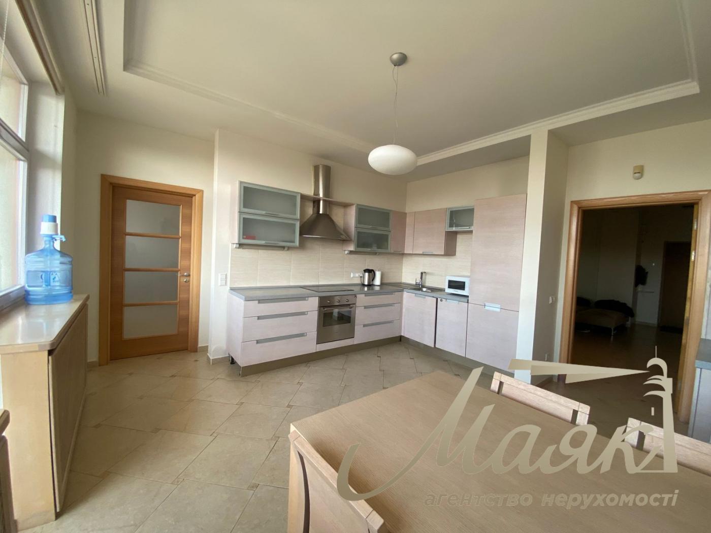 Оренда офісу 216 м2 на бульвар Тараса Шевченка, Центр