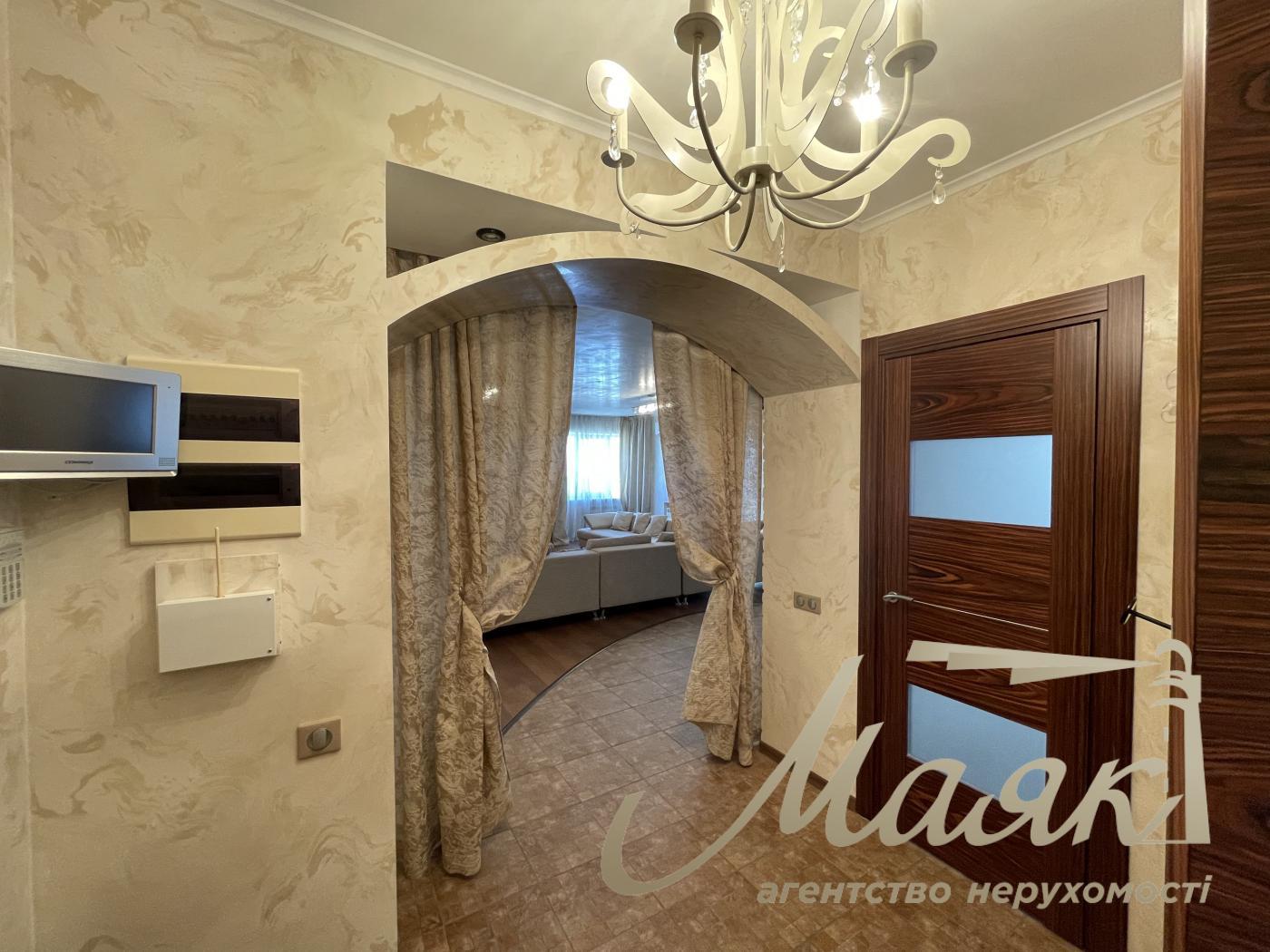 Продаж дворівневої 4к квартири вул. Котельникова, Святошино