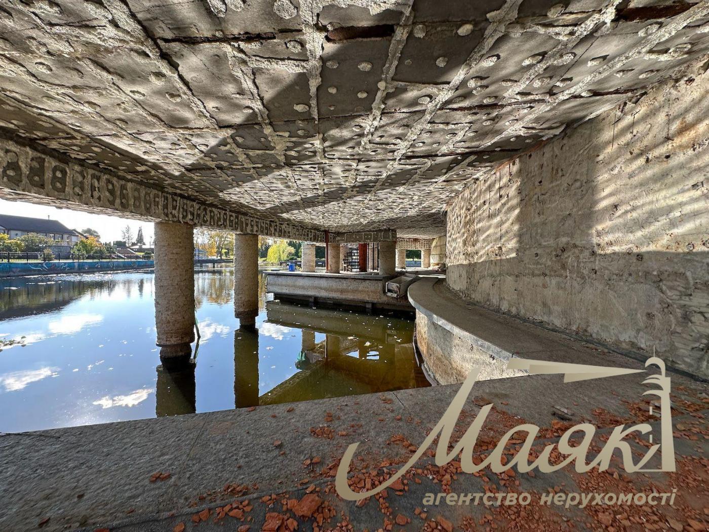 Sale of a plot with access to the Dnieper River. In the city on the Dam.