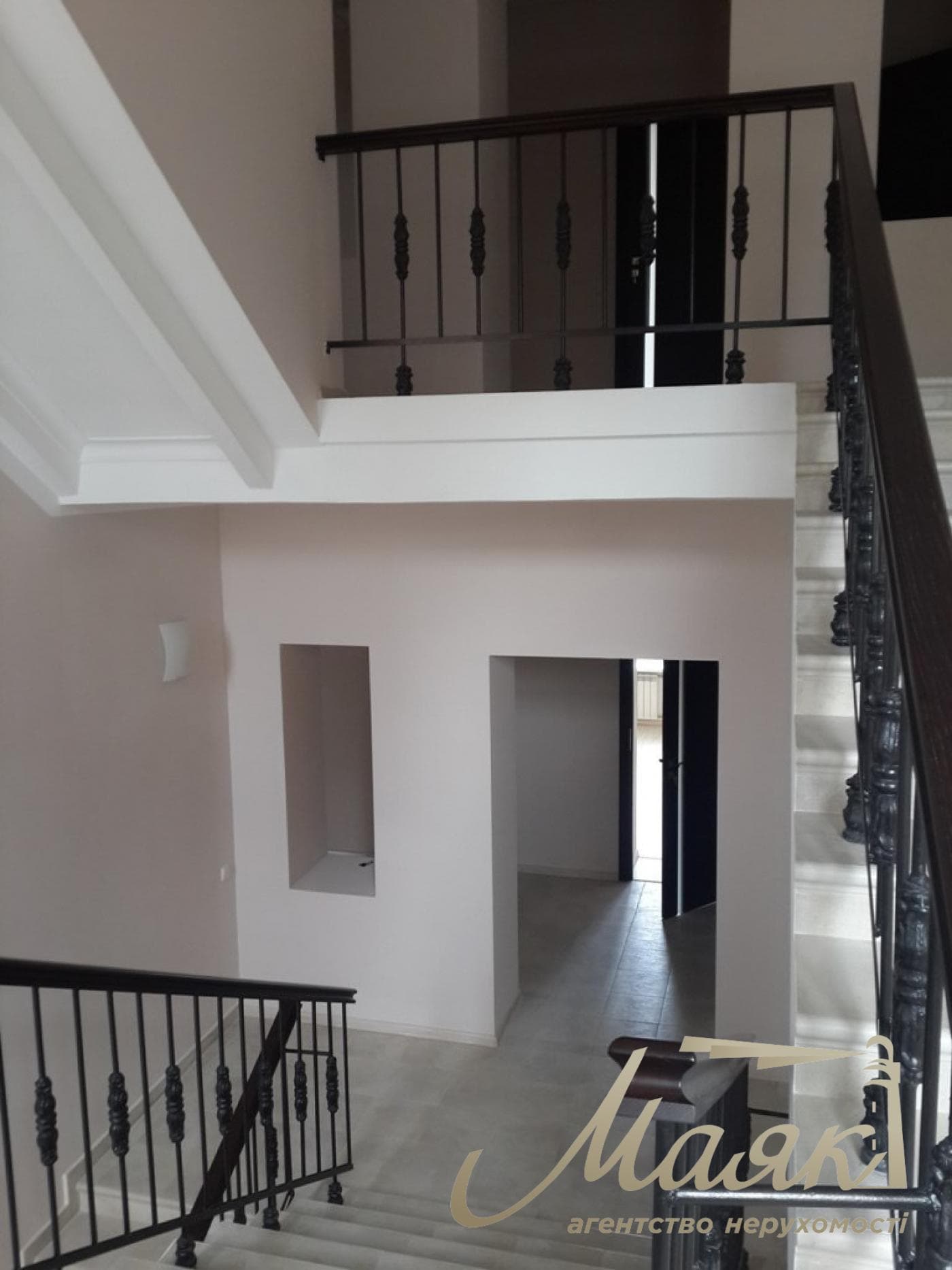 Продаж окремої будівлі в центрі Києва, вул. Шота Руставелі
