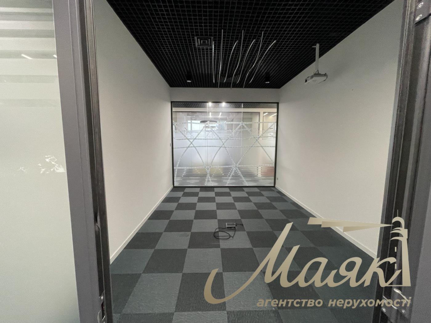 Office rent 1200m2 in the business center, st. Lavrskaya