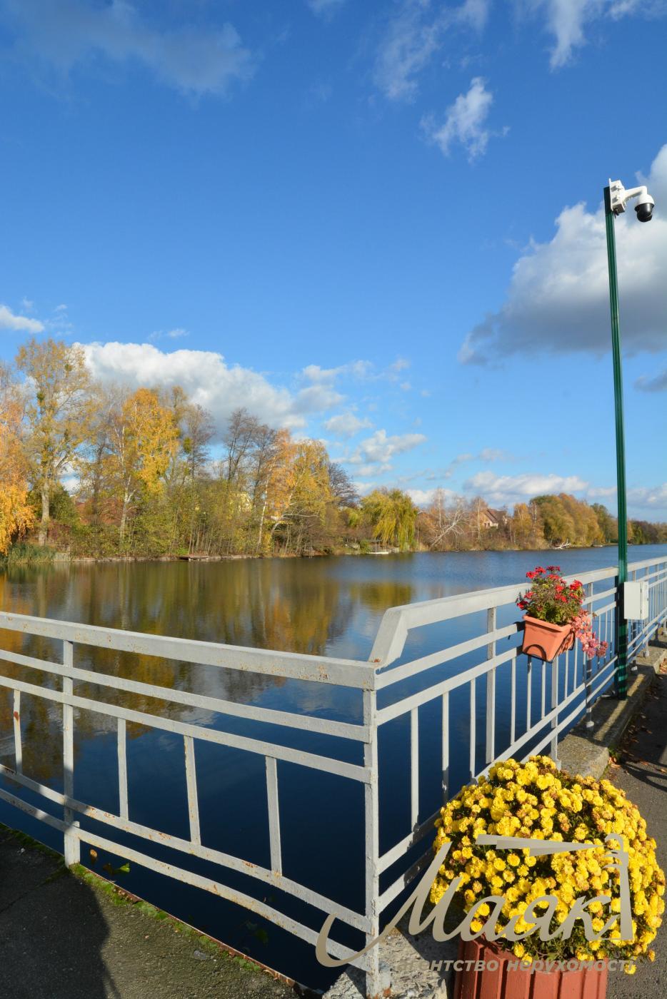 Продаж будинку з гаражем 365м2, ділянка 15 соток у КМ "ОБРІЙ - К" вул. Центральна, у с. Козин,