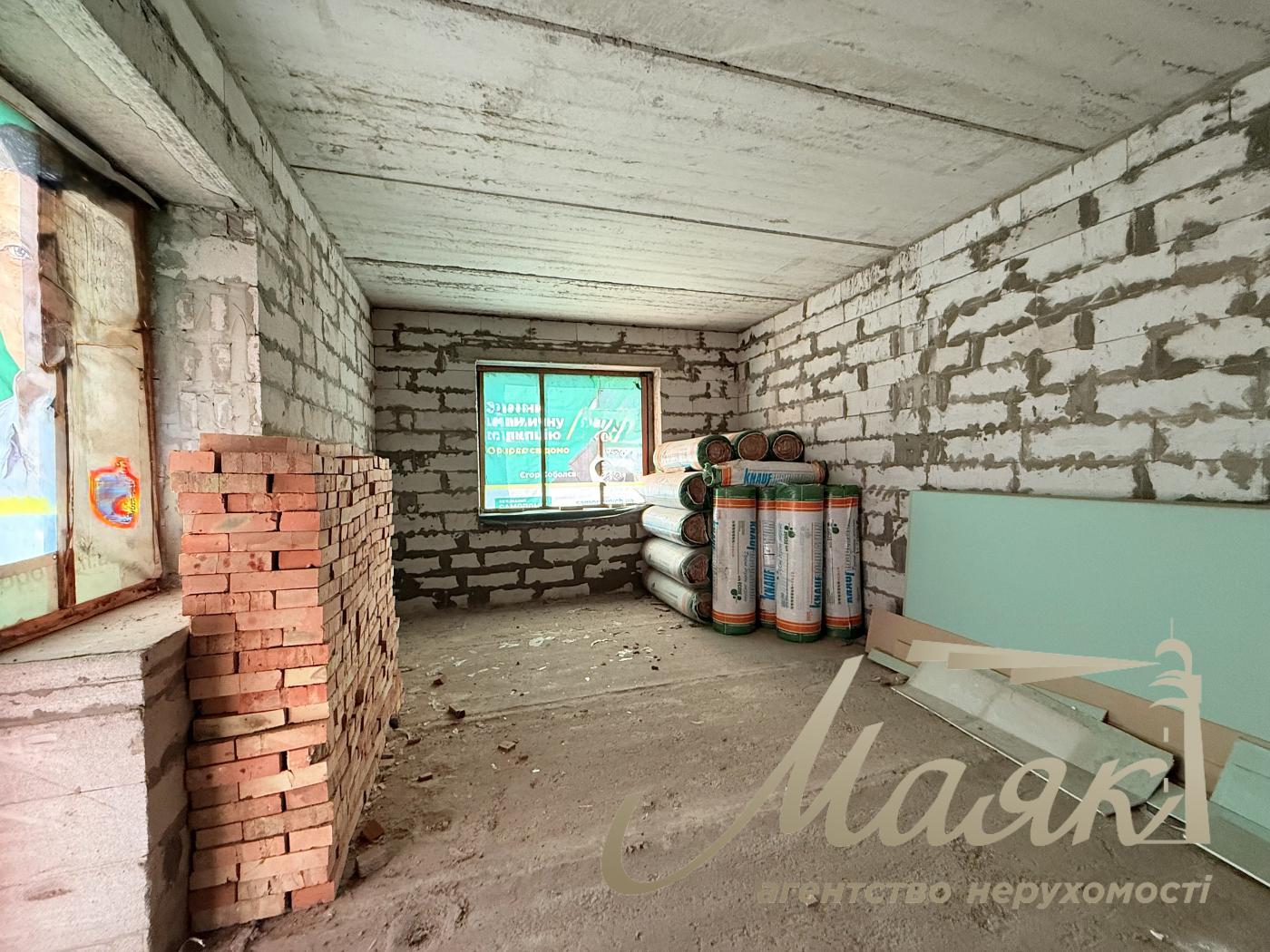 Продажа 2х-этажного дома 357.39м2 в с.Погребы, Броварский район.