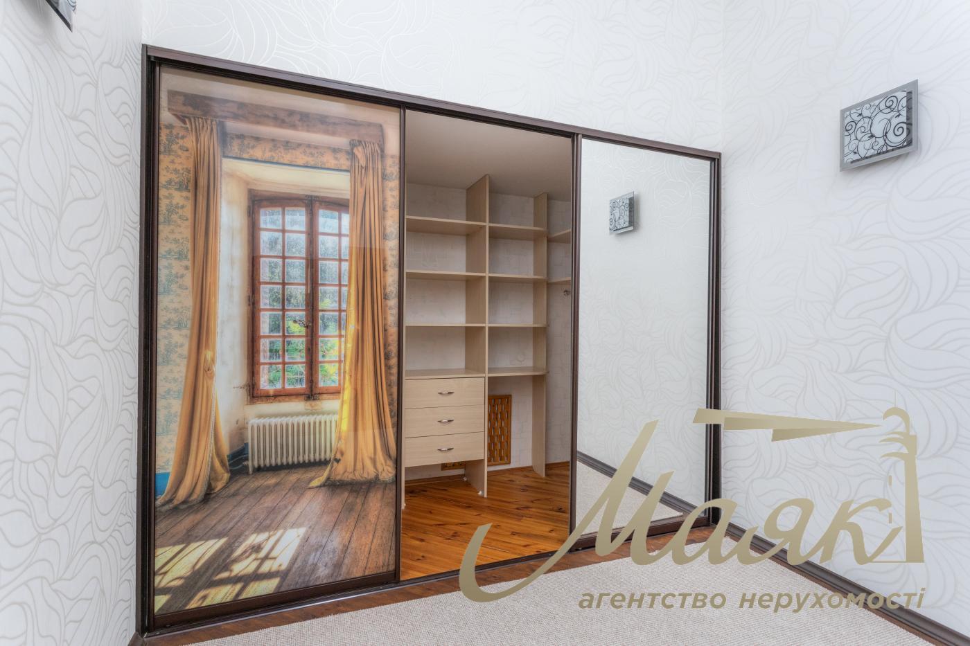 Продажа видового трехуровнего пентхауса 555м2, Ковпака 17, Нижний Печерск, метро Лыбедская