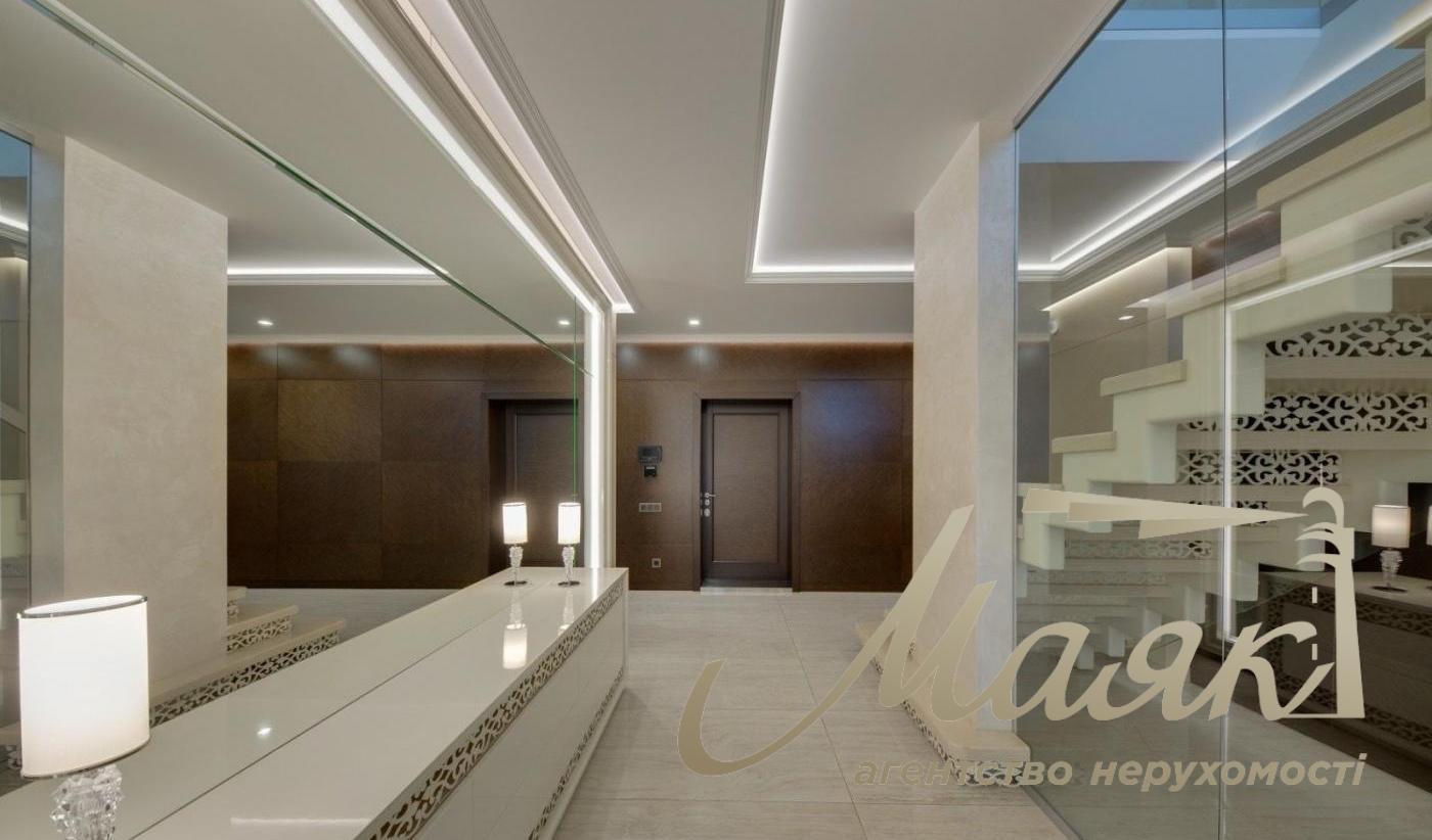 Penthouse for sale, Nazarovskaya St., Center