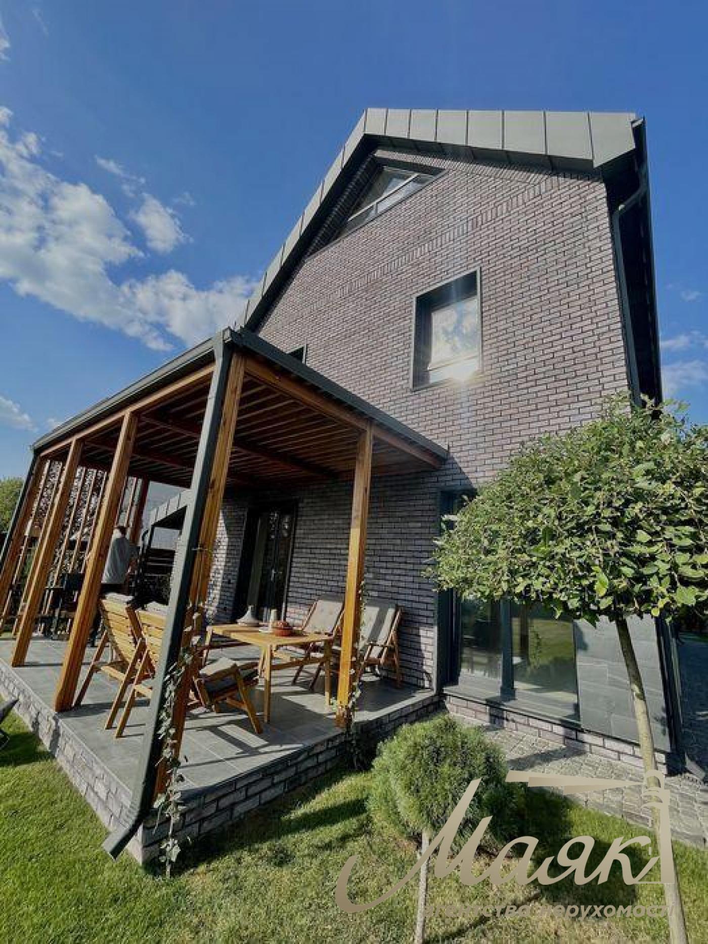 Sale of a modern house 246 sq.m. Plot 6 acres. Center. Zhulyany.