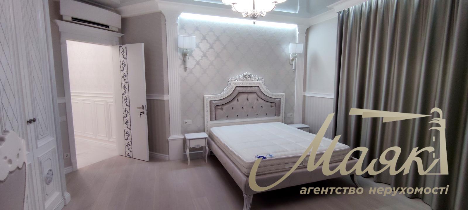 Продаж 5-кімнатної квартири 210 м² у ЖК "Новопечерські Липки" (вул. Верхогляда, колиш. Драгомирова, 11) Печерський район, Київ.