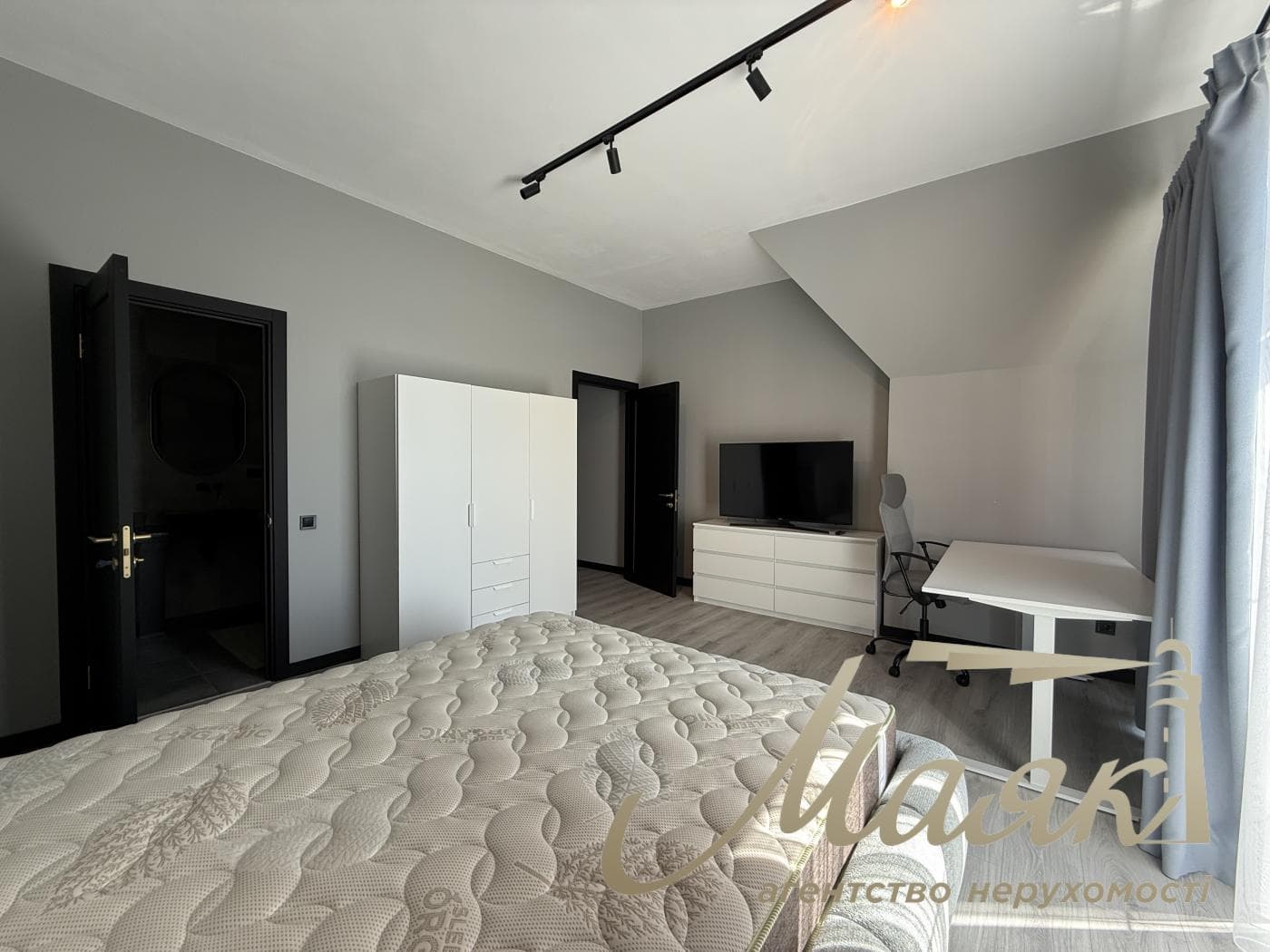 Оренда 3-поверхового таунхауса площею 220 м², Козин, КГ Montana Village