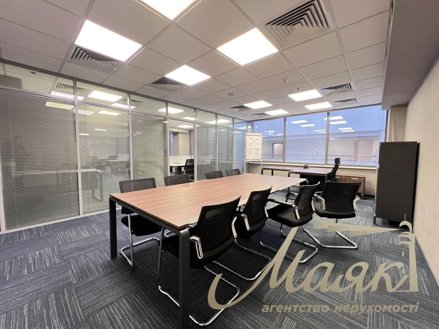 Оренда офісу 77 кв.м в БЦ Леонардо по вул. Богдана Хмельницького 52/17