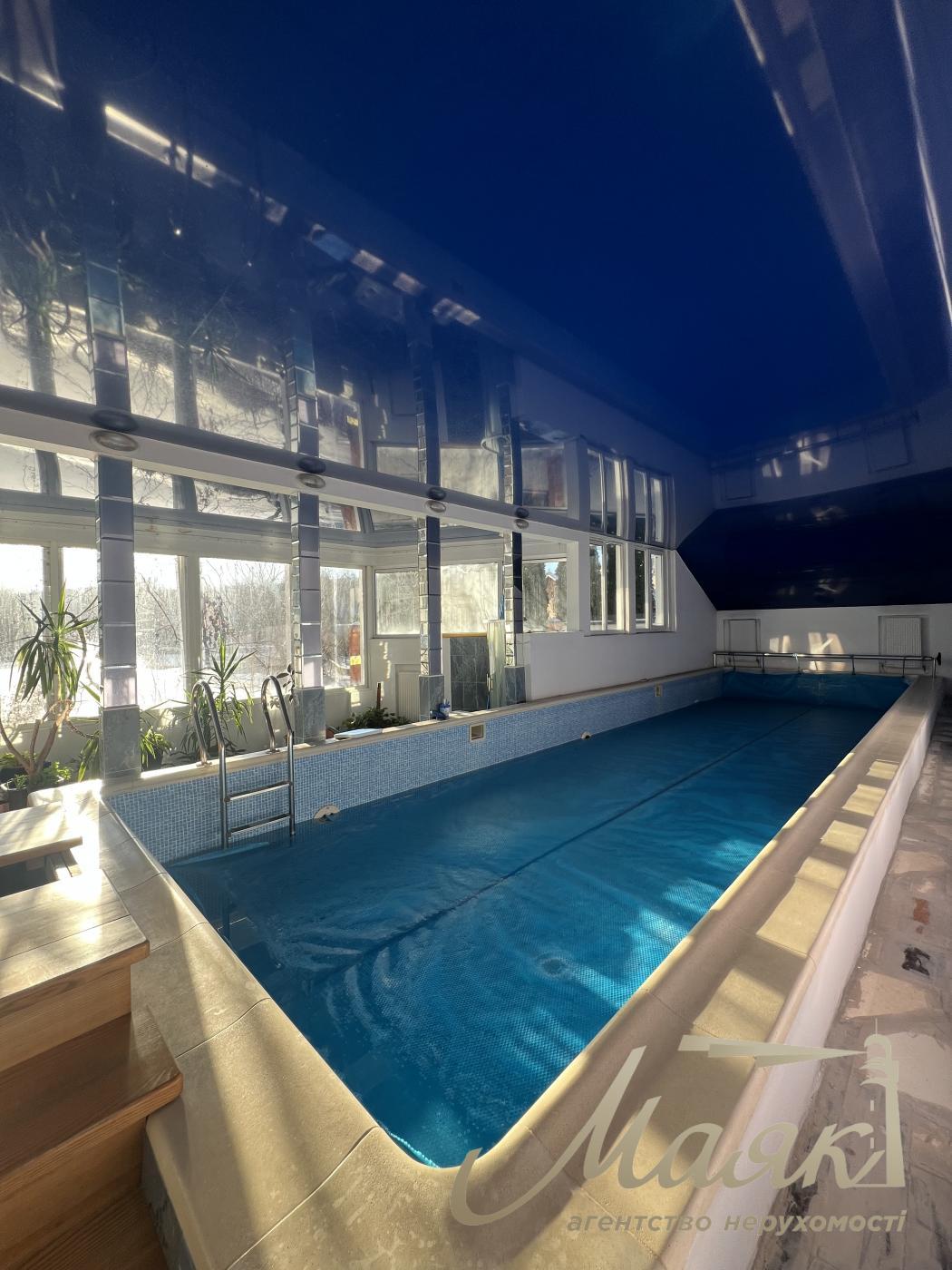 Rent of a 3-storey house 460m2, Goloseevsky district, Myshelovka.