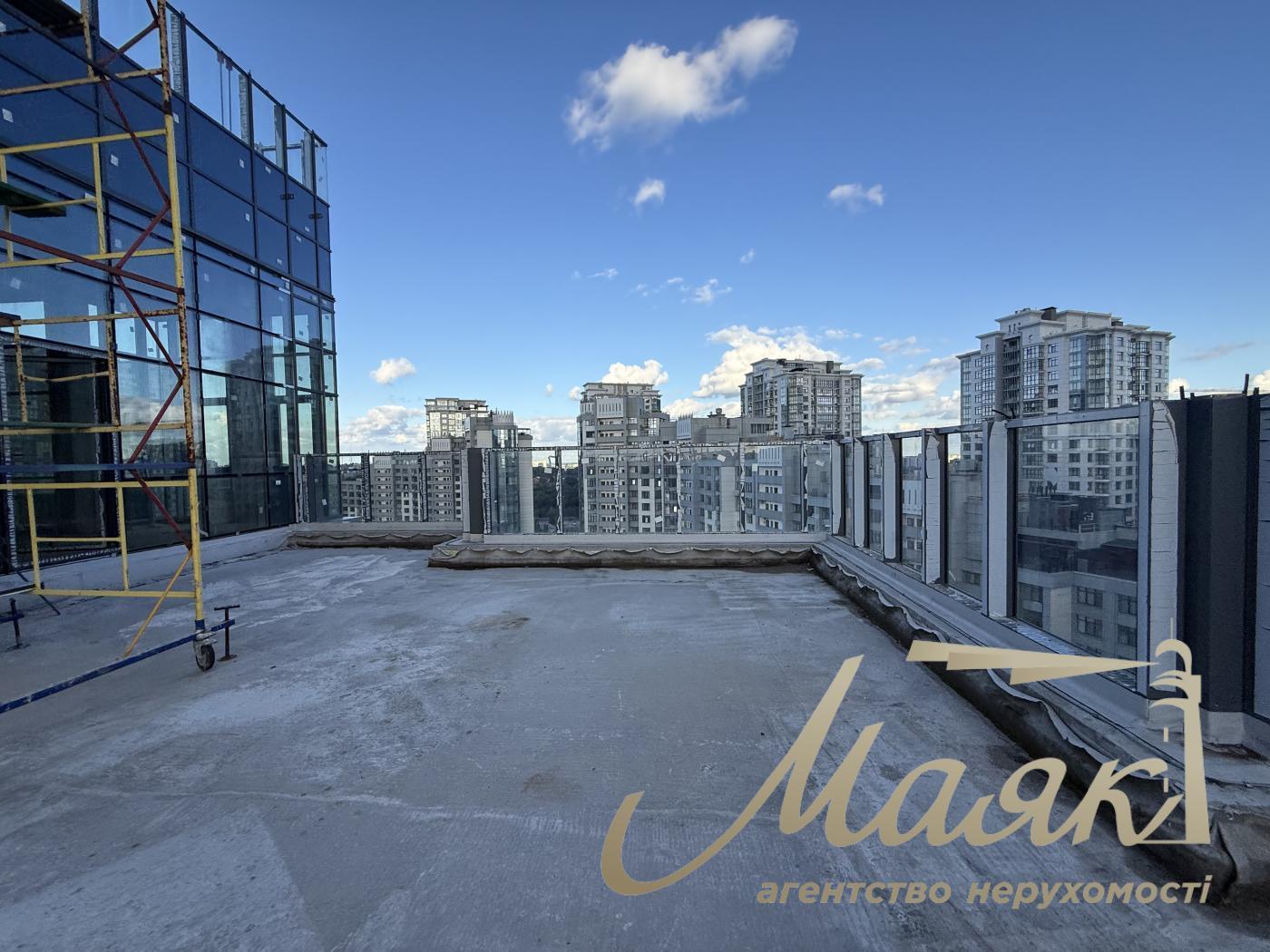 Продаж квартири з великою терасою без ремонту в преміальному ЖК "Новопечерські Липки", Печерський район, Київ