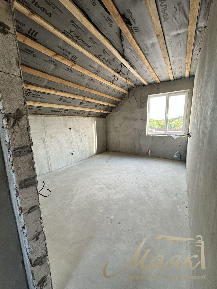 Продаж сучасного будинку з терасою та дизайн-проєктом у с. Погреби 126 м² + тераса 24 м²