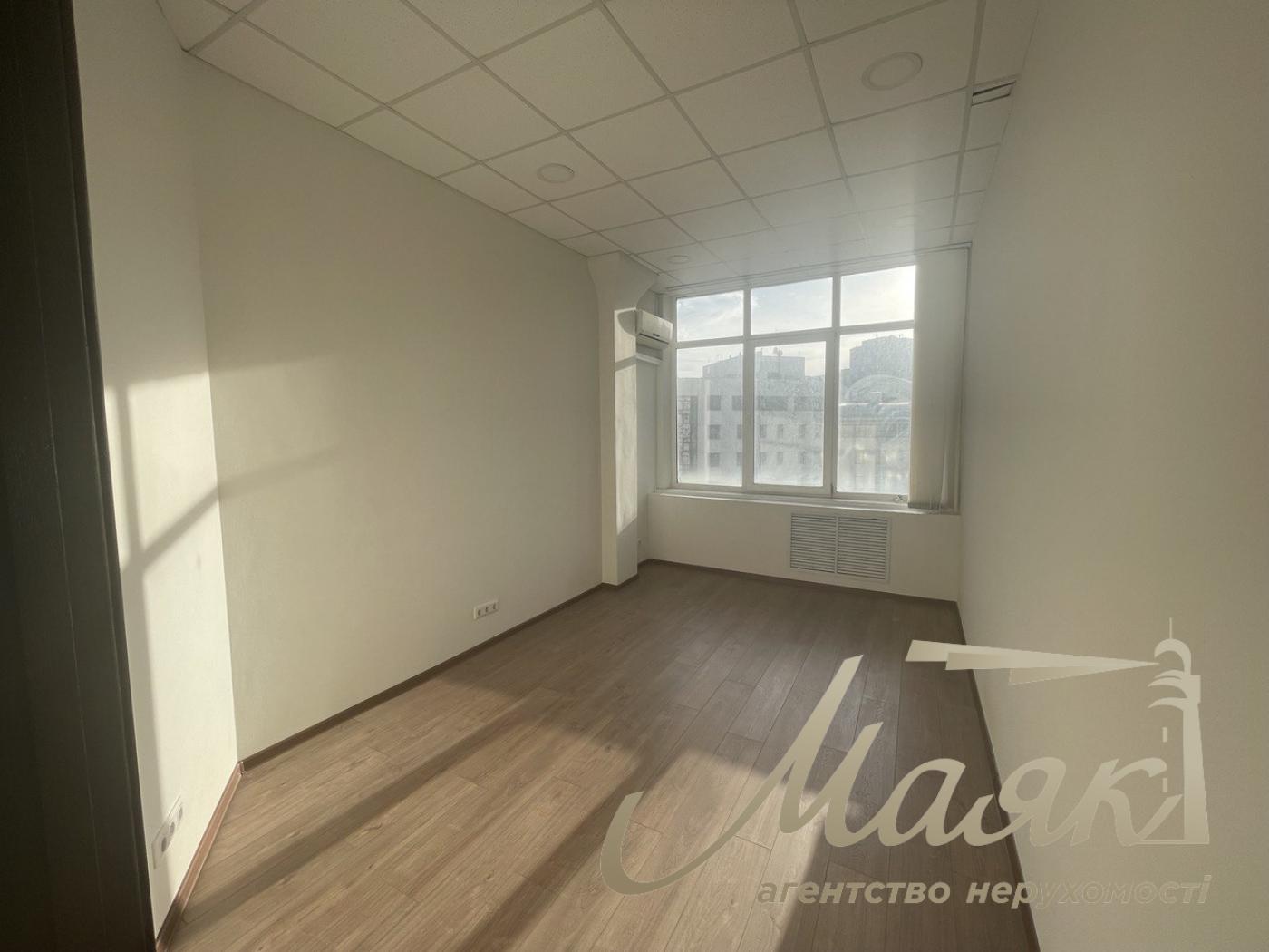 Office space for rent 135m2 near Pecherskaya metro station