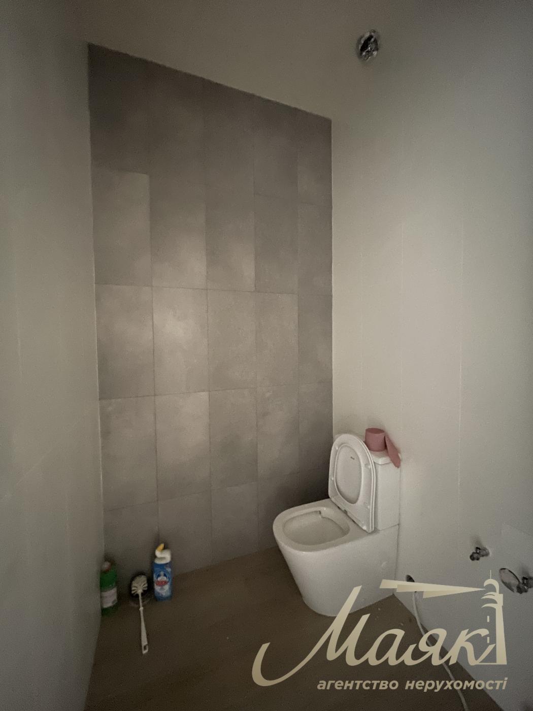 Продаж будинку з гаражем 365м2, ділянка 15 соток у КМ "ОБРІЙ - К" вул. Центральна, у с. Козин,