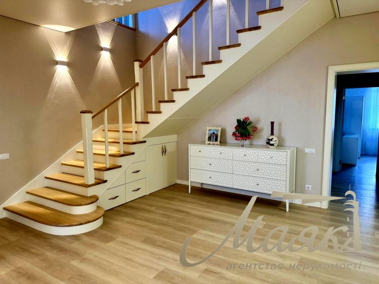 Оренда сучасного автономного будинку 380м2 в с. Підгірці, Обухівський район