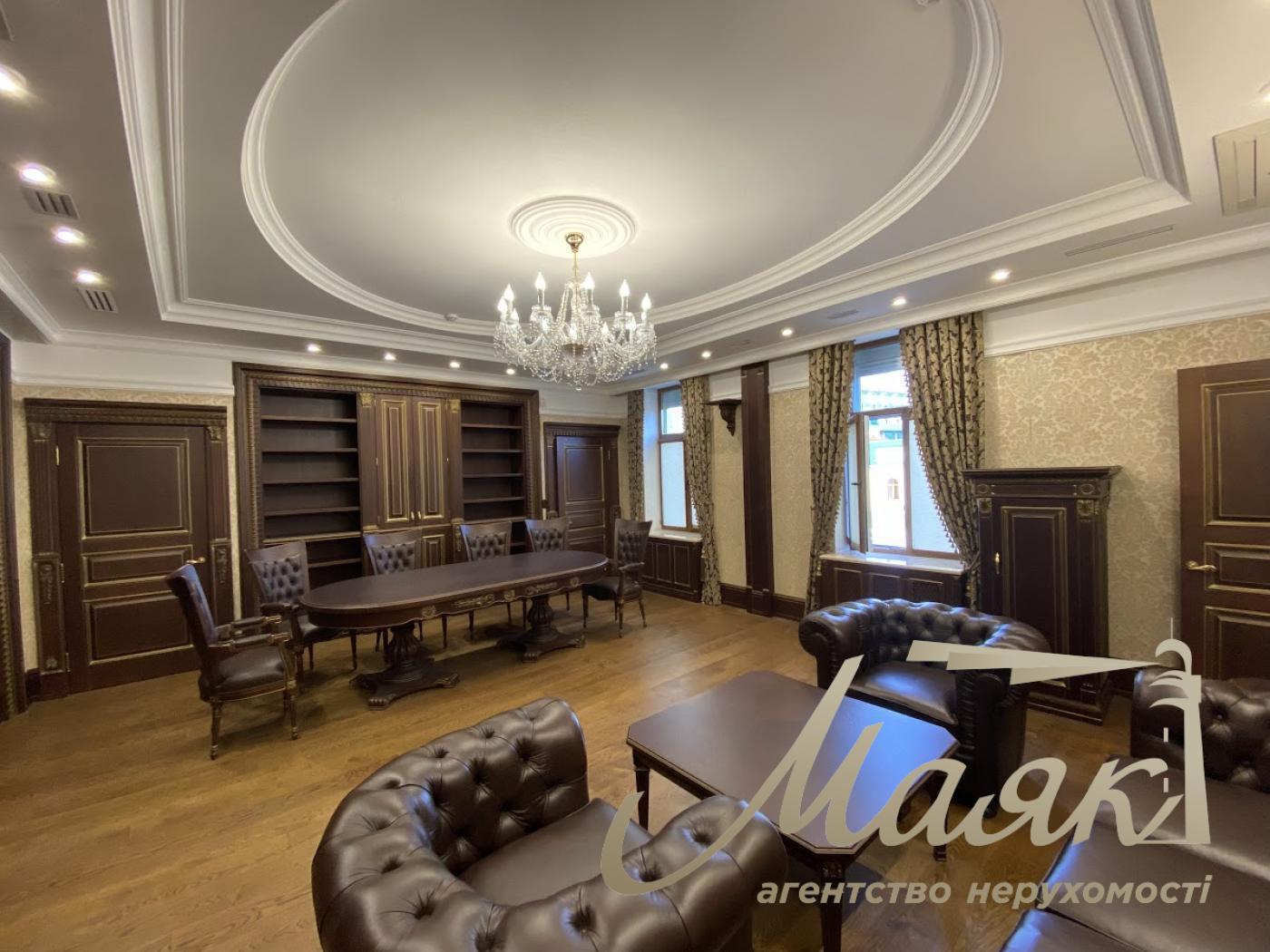 Sale of office 264 m2 in the center of Kyiv, Trehsvyatitelskaya street