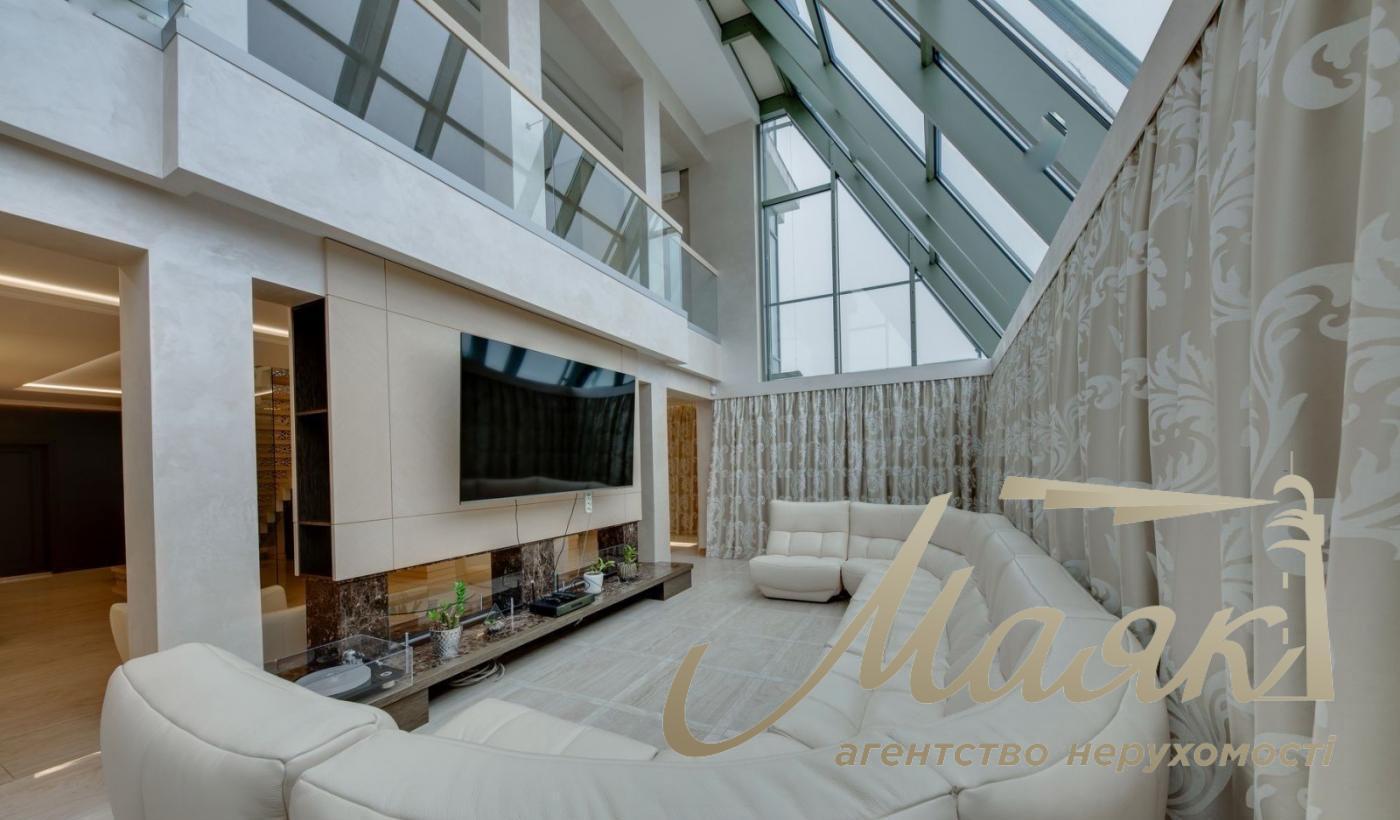 Penthouse for sale, Nazarovskaya St., Center