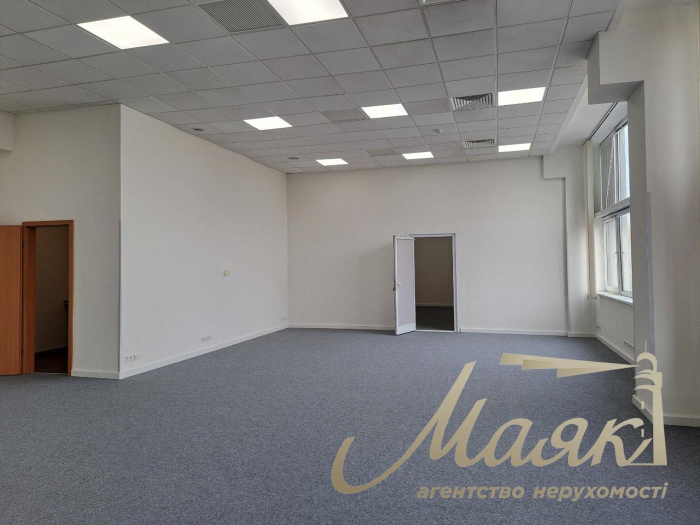 Аренда офисного помещения 184м2 возле м. Политехнический институт