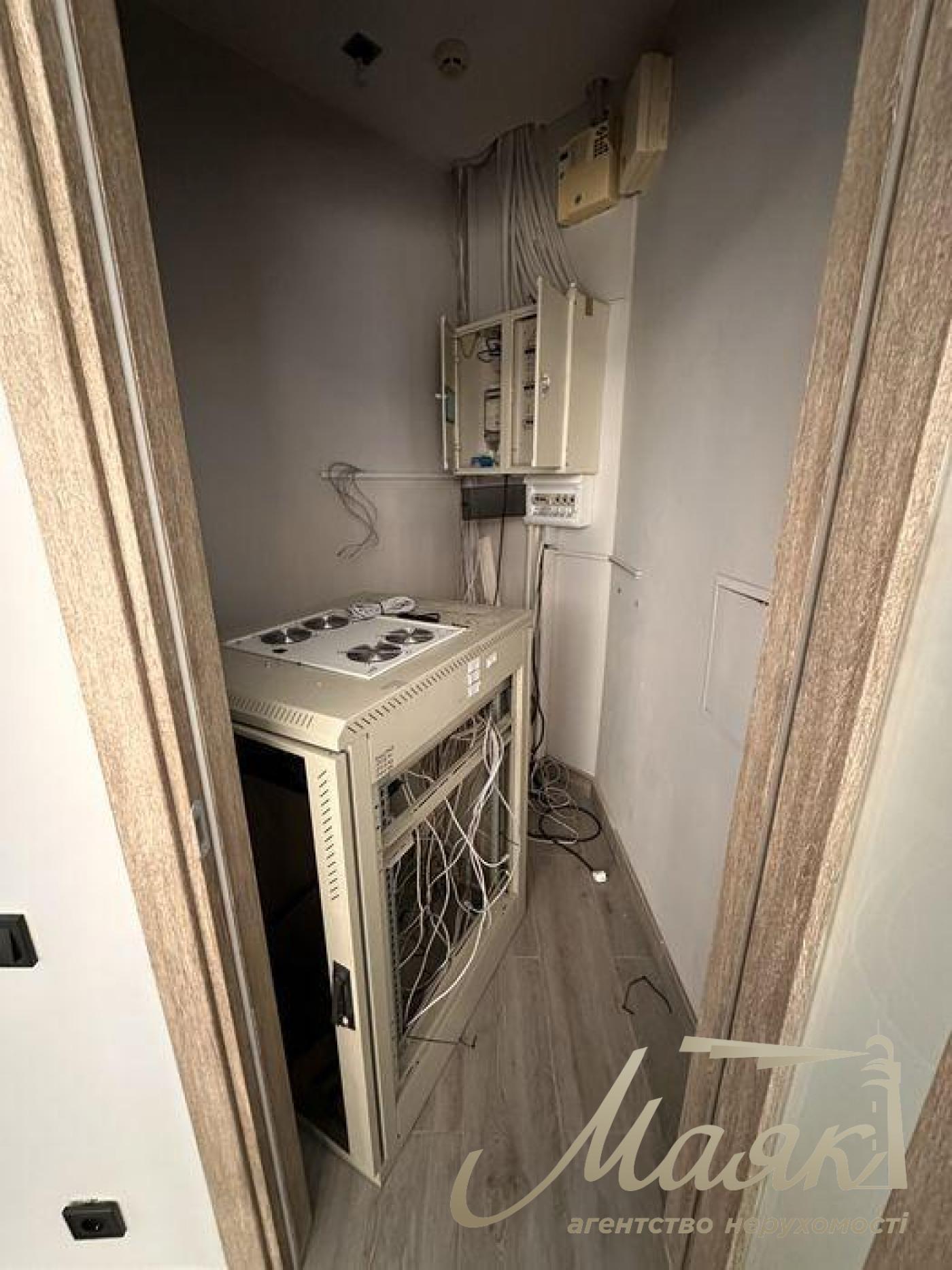 Оренда офісу 186 м.кв ст.метро Олімпійська, Центр